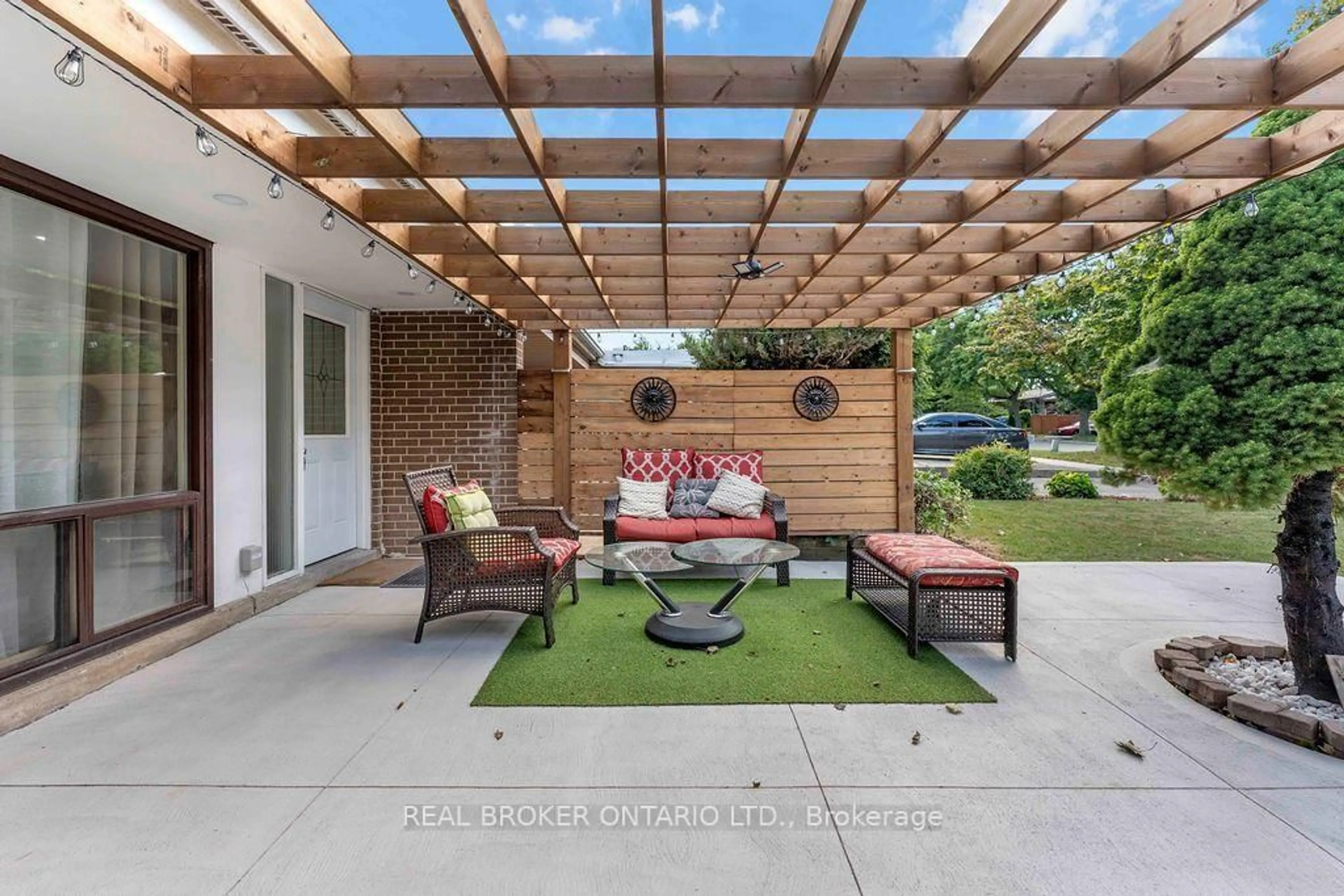 Patio, street for 1412 Seaview Dr, Mississauga Ontario L5J 1X5
