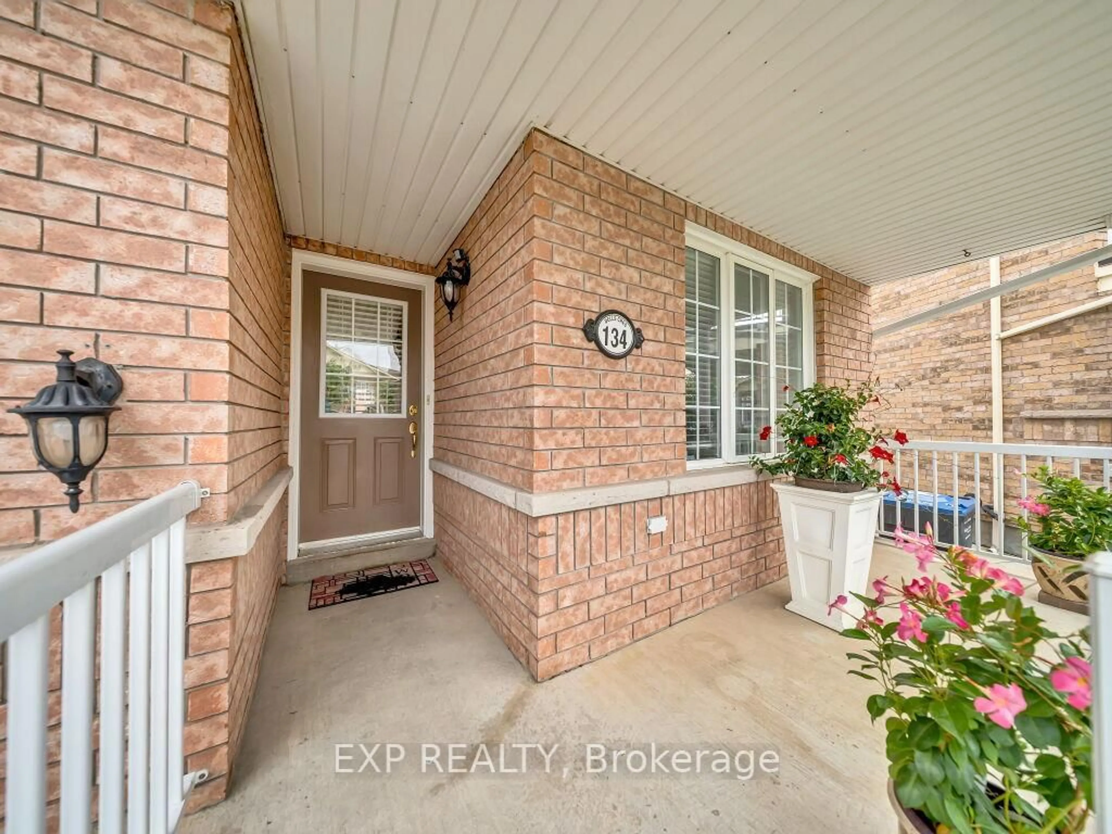 Indoor entryway for 134 Dells Cres, Brampton Ontario L7A 2X1