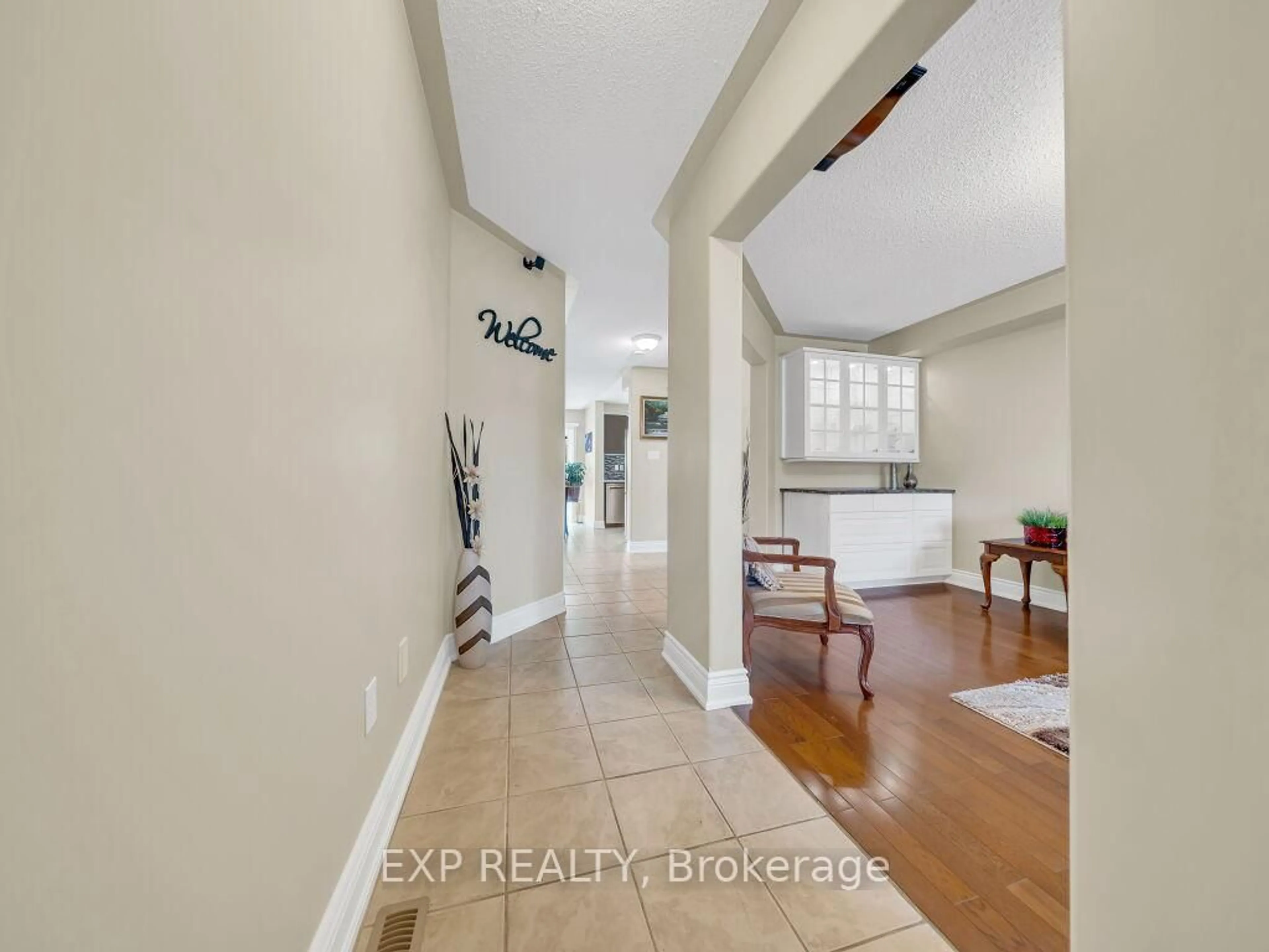 Indoor entryway for 134 Dells Cres, Brampton Ontario L7A 2X1