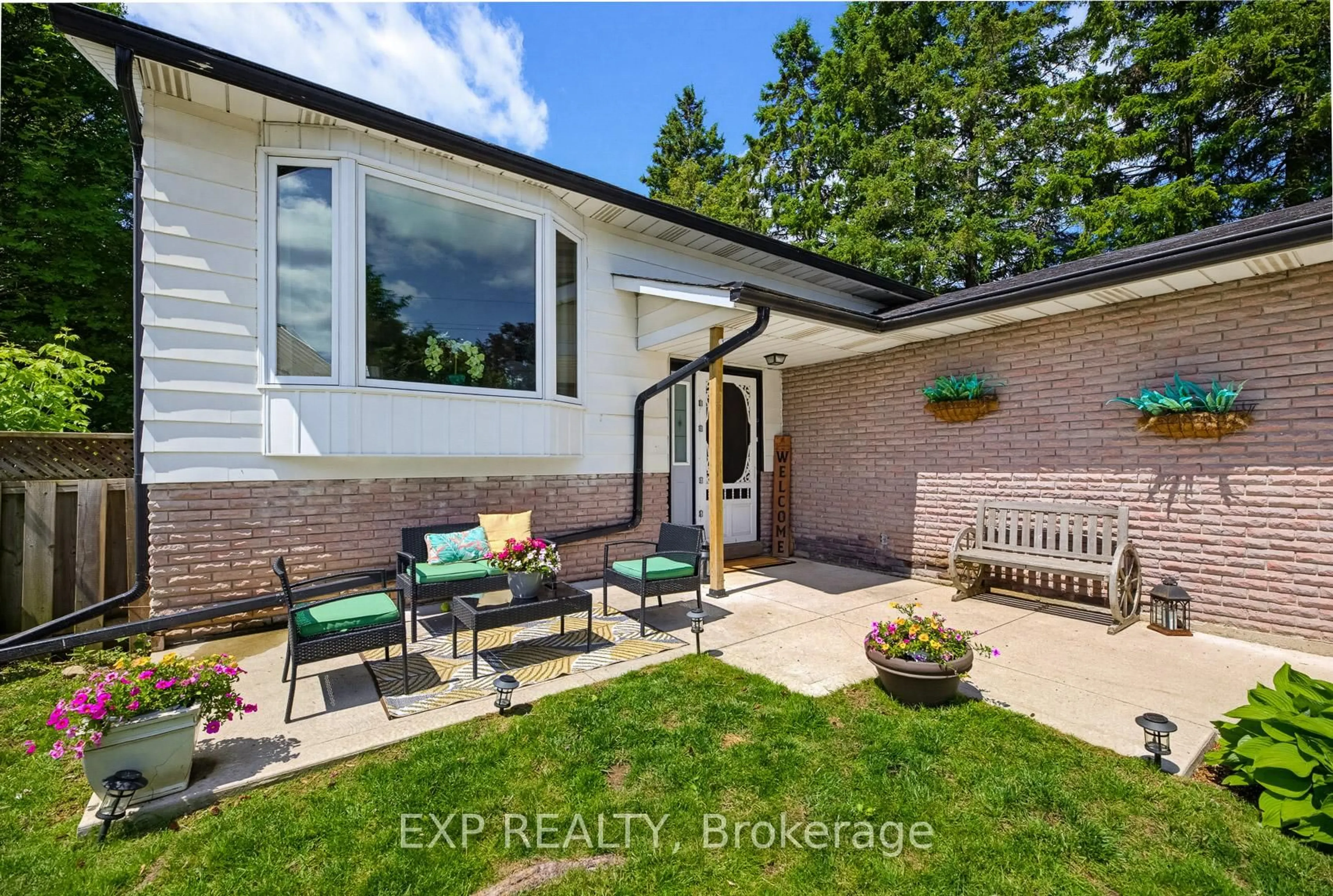 Home with brick exterior material, street for 6 Palace St, Caledon Ontario L7K 0A2