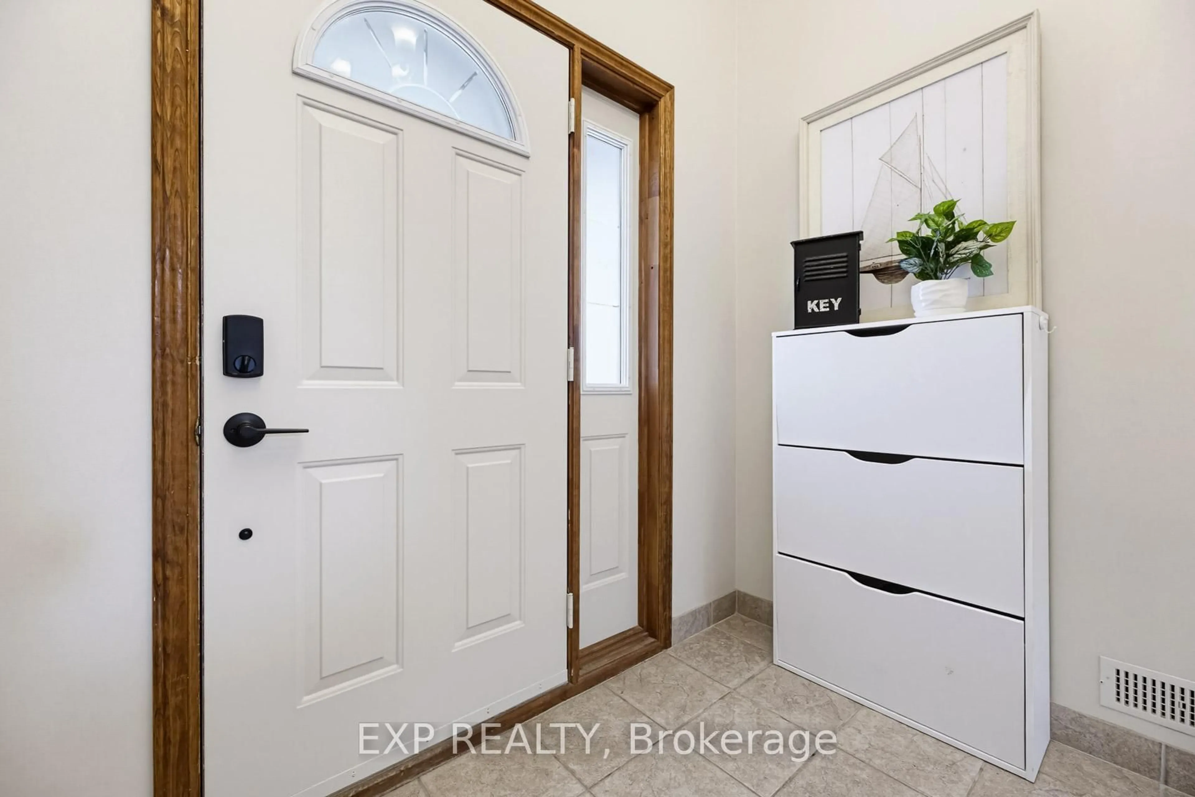 Indoor entryway for 6 Palace St, Caledon Ontario L7K 0A2