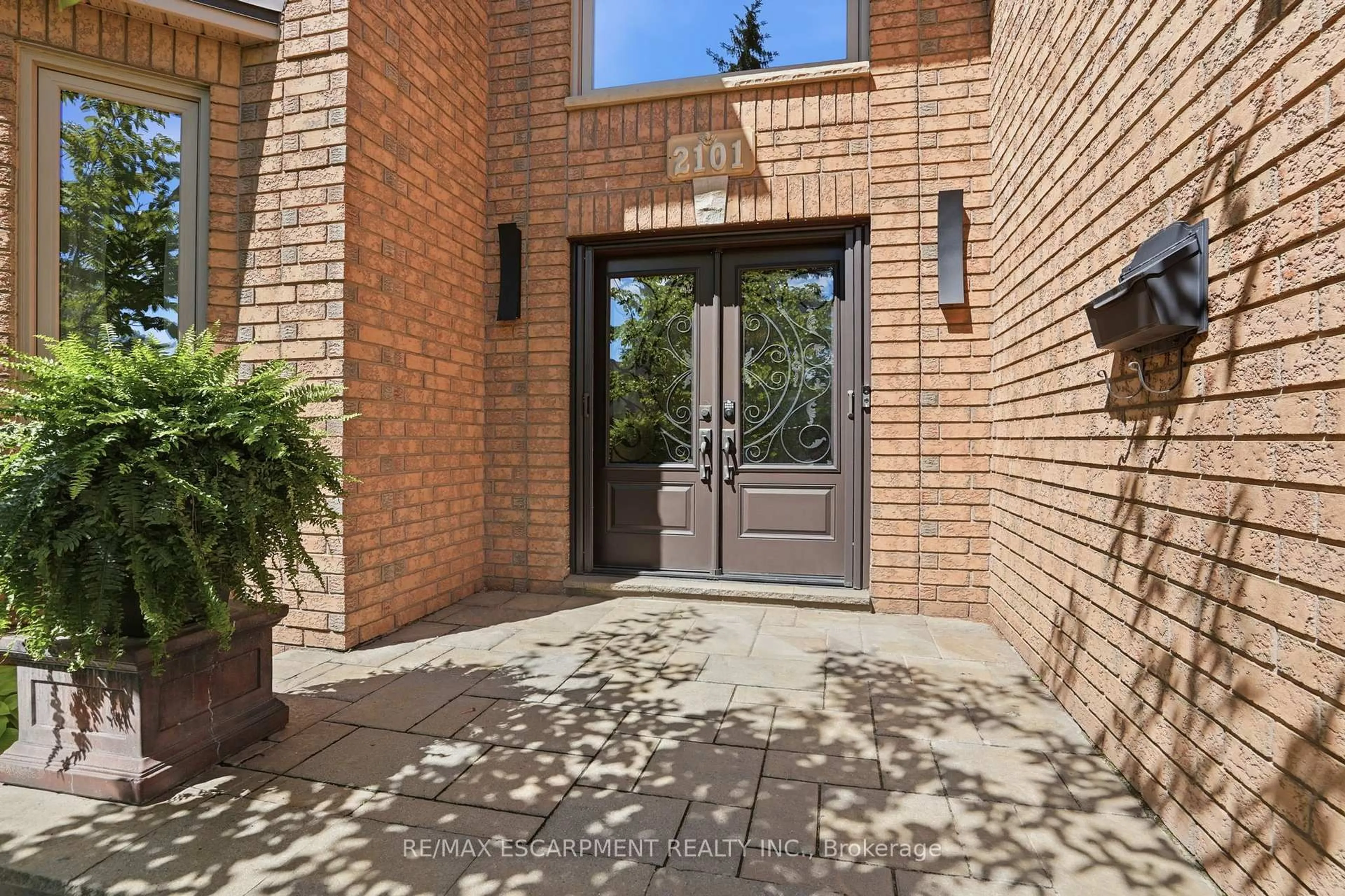 Unknown for 2101 Westoak Trails Blvd, Oakville Ontario L6M 3L2