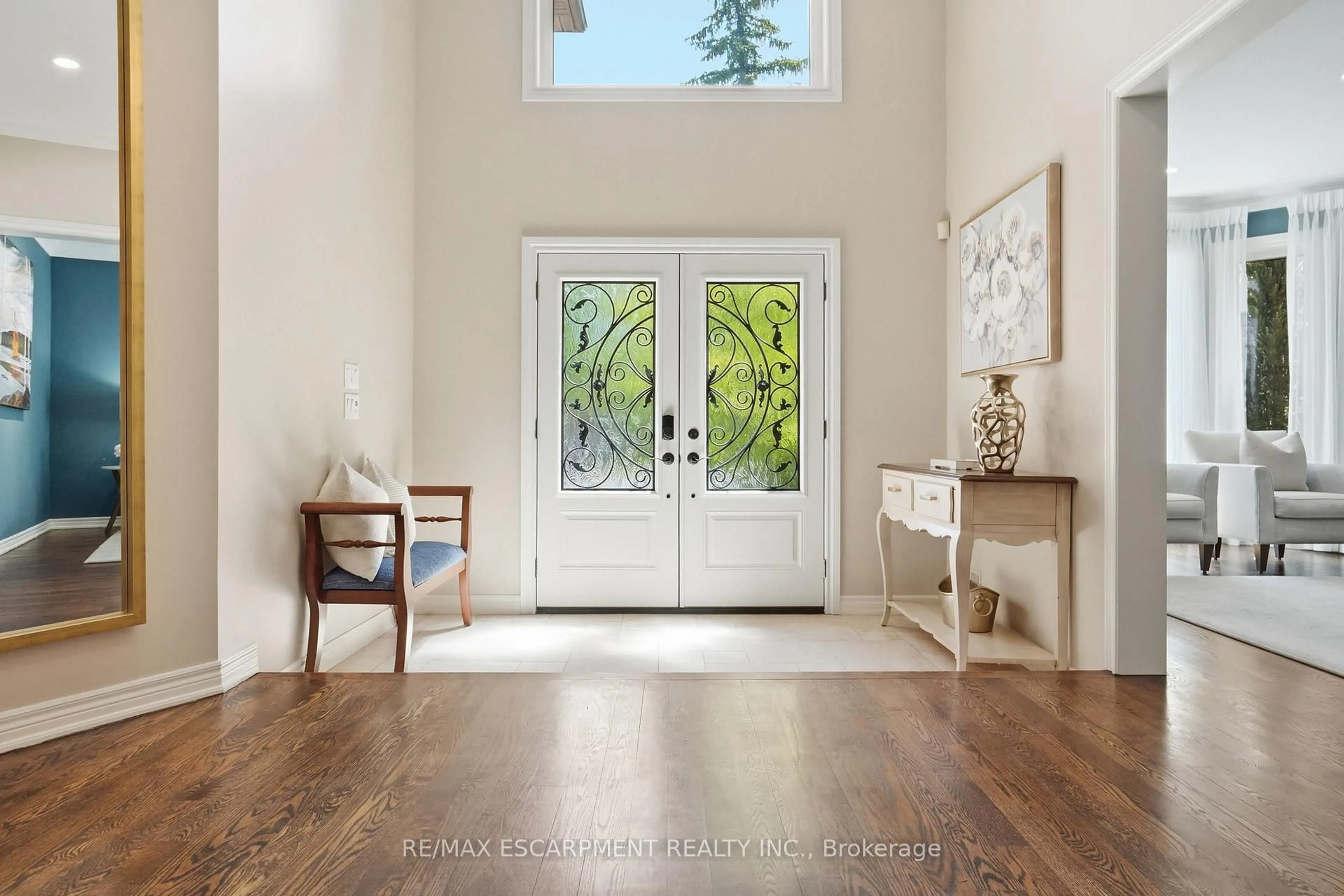 Indoor entryway for 2101 Westoak Trails Blvd, Oakville Ontario L6M 3L2