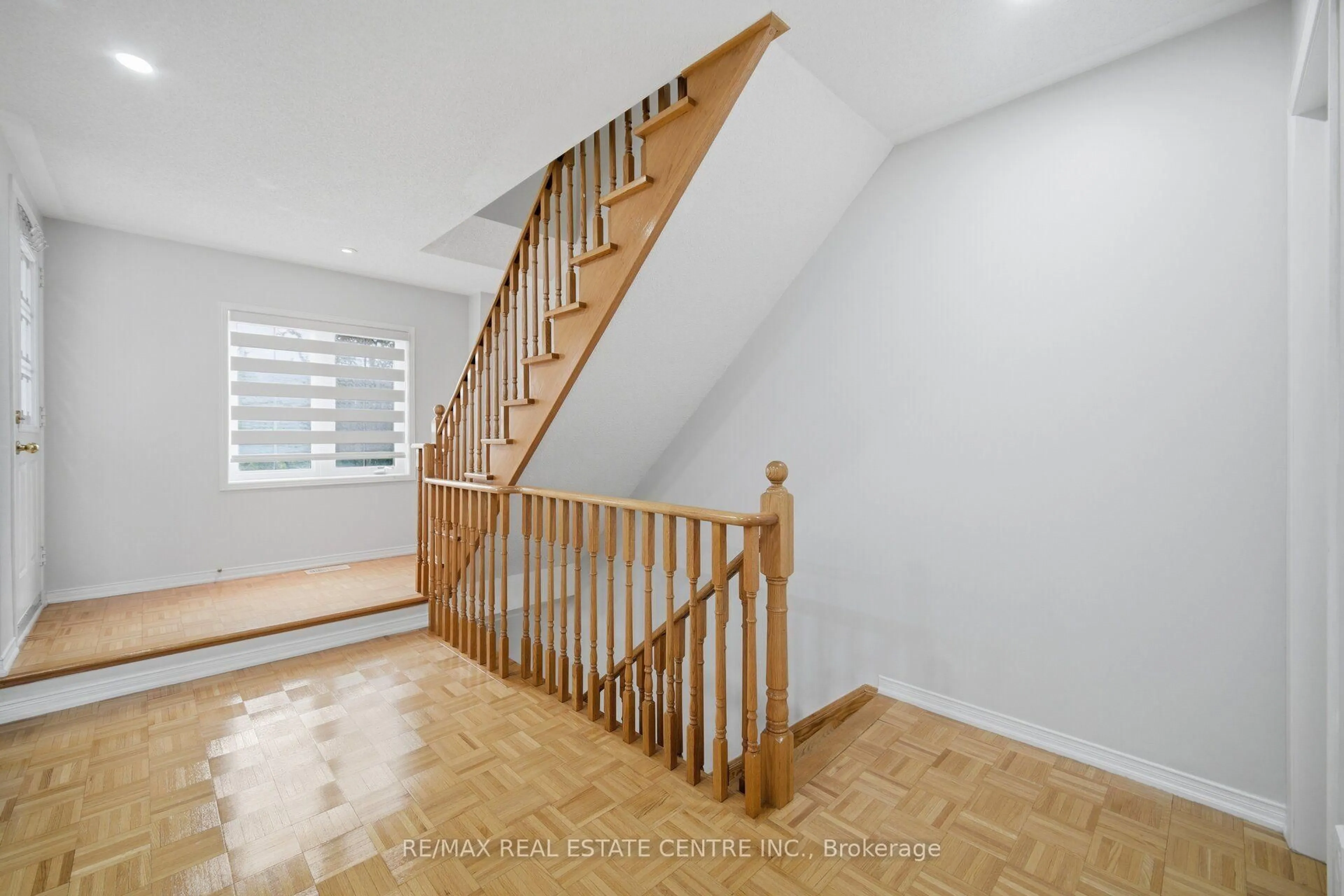 Stairs for 375 Cook Rd #61, Toronto Ontario M3J 3T6