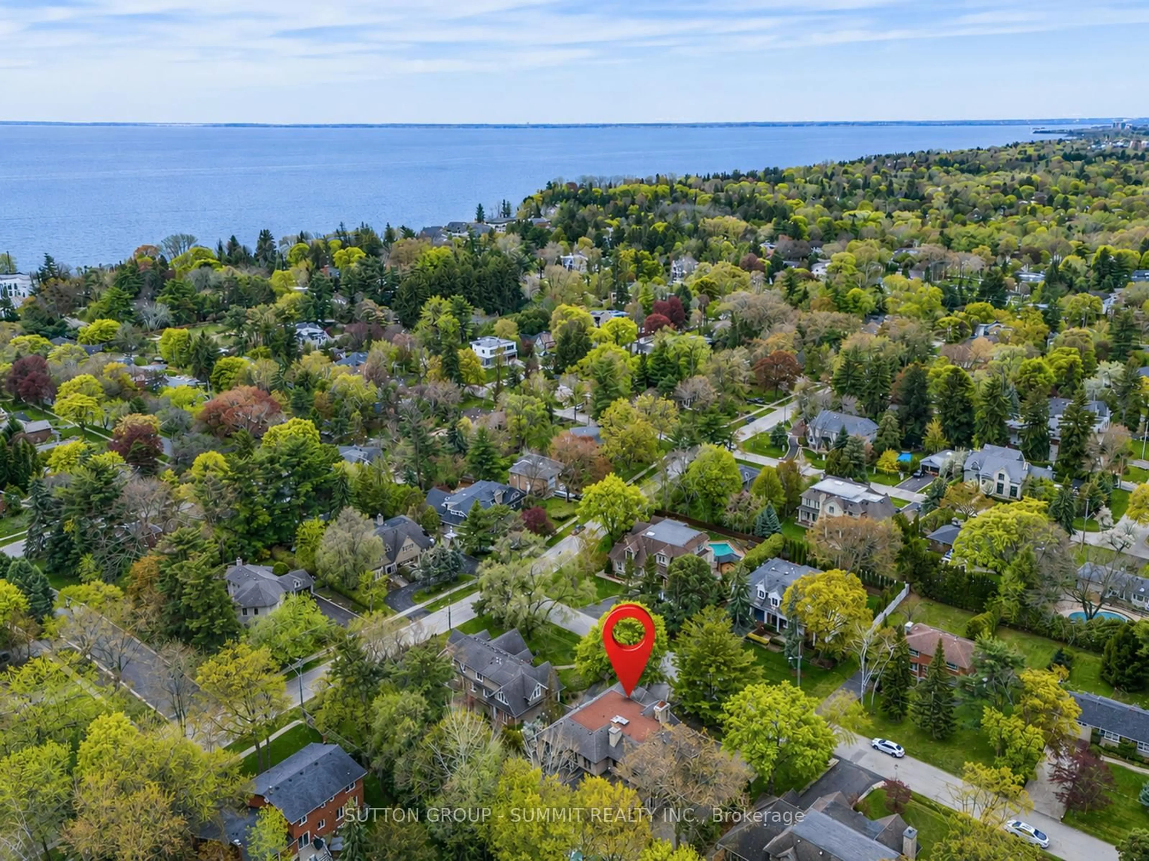 A pic from outside/outdoor area/front of a property/back of a property/a pic from drone, water/lake/river/ocean view for 217 Eastcourt Rd, Oakville Ontario L6J 4Y5