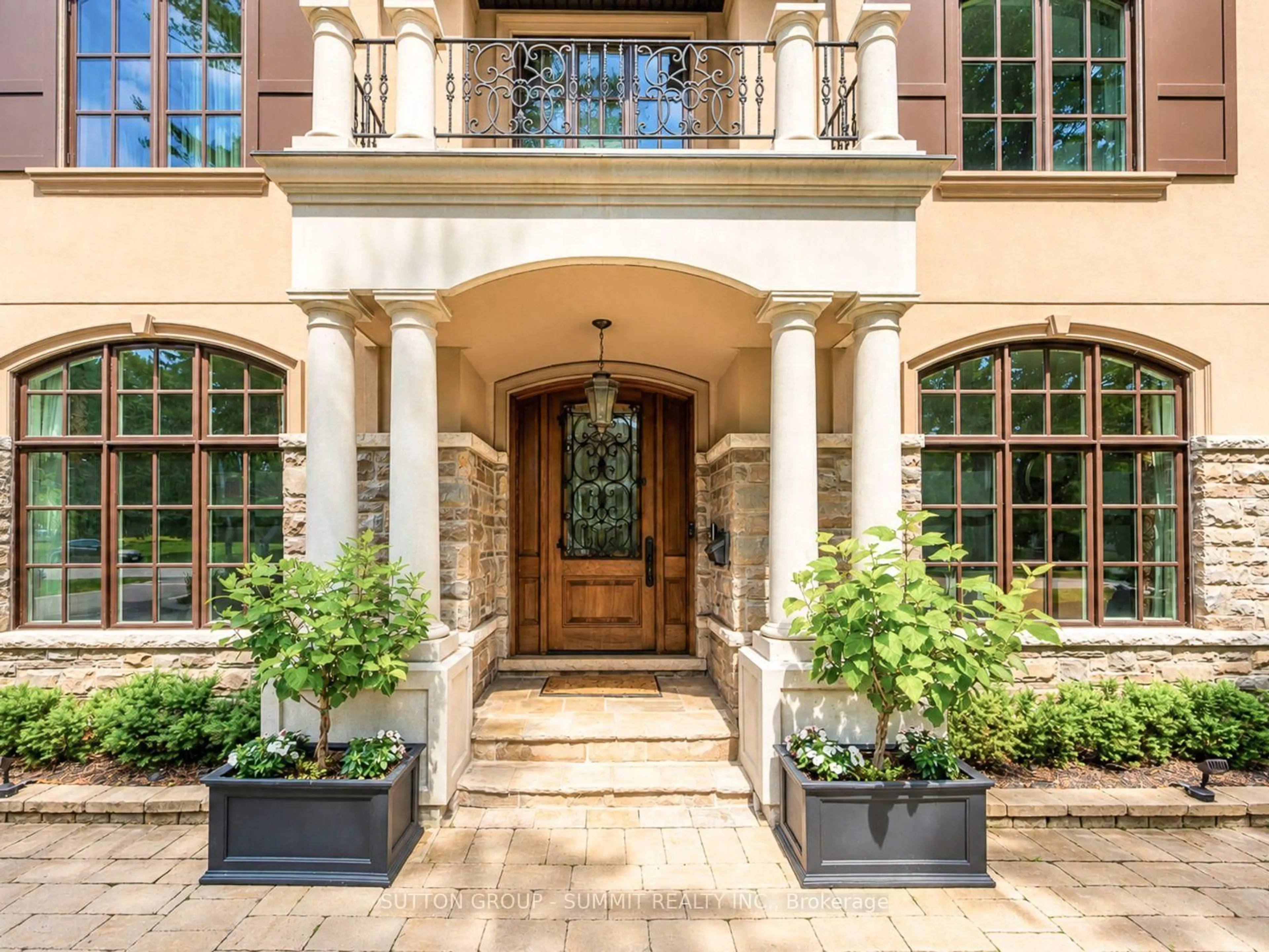 Indoor entryway for 217 Eastcourt Rd, Oakville Ontario L6J 4Y5