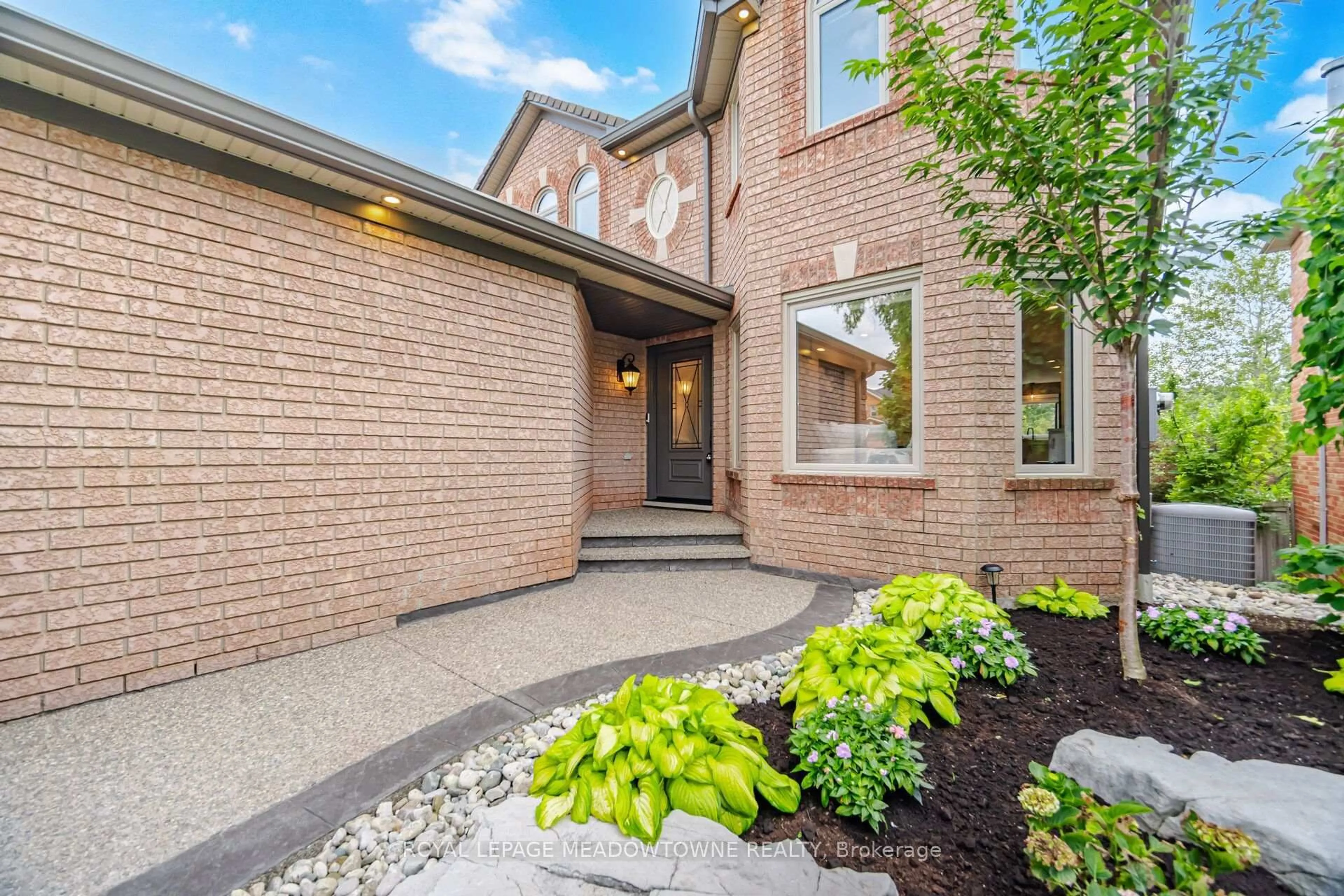 Home with brick exterior material, street for 6878 Summer Heights Dr, Mississauga Ontario L5N 7E9