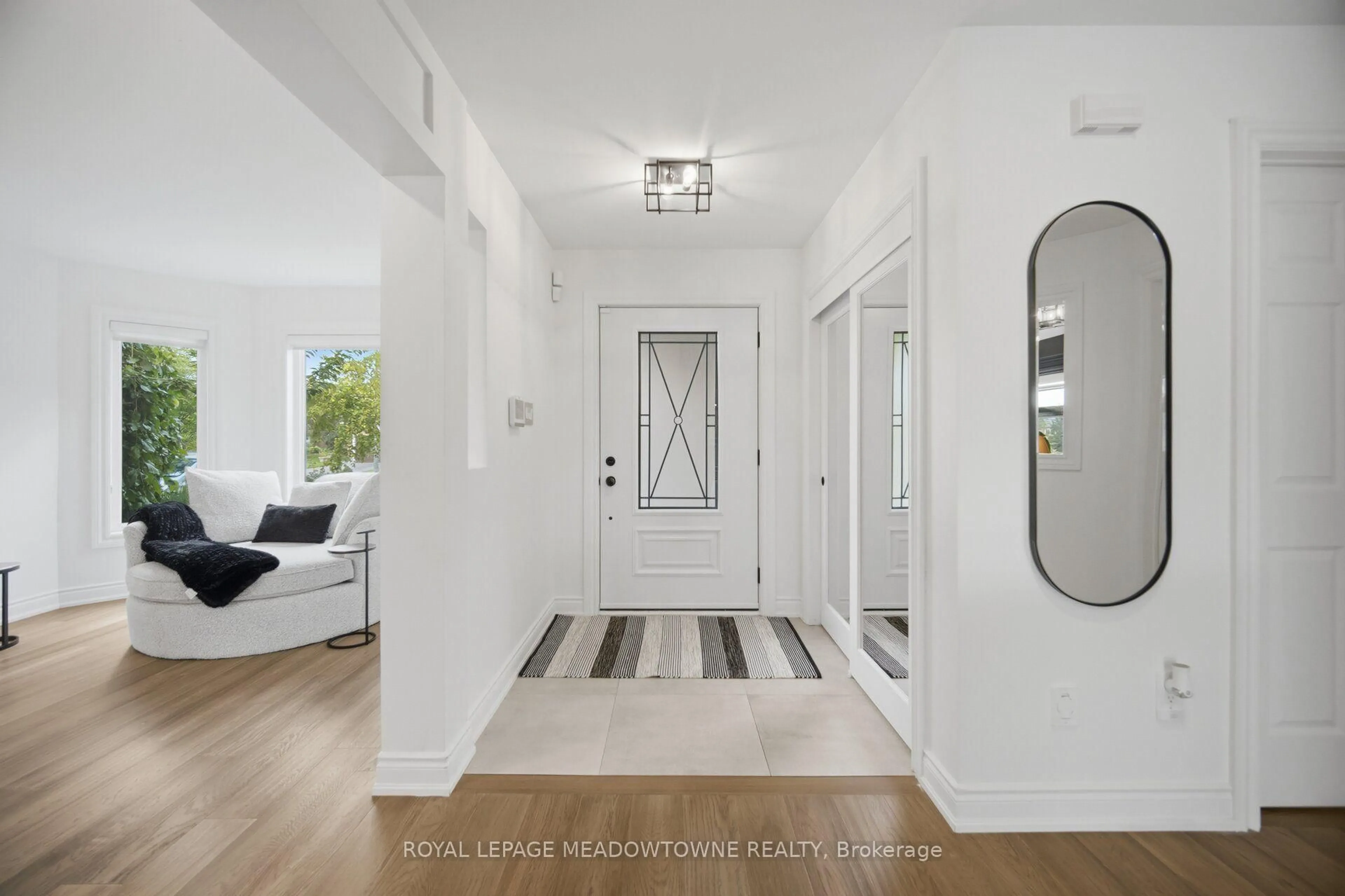 Indoor entryway for 6878 Summer Heights Dr, Mississauga Ontario L5N 7E9