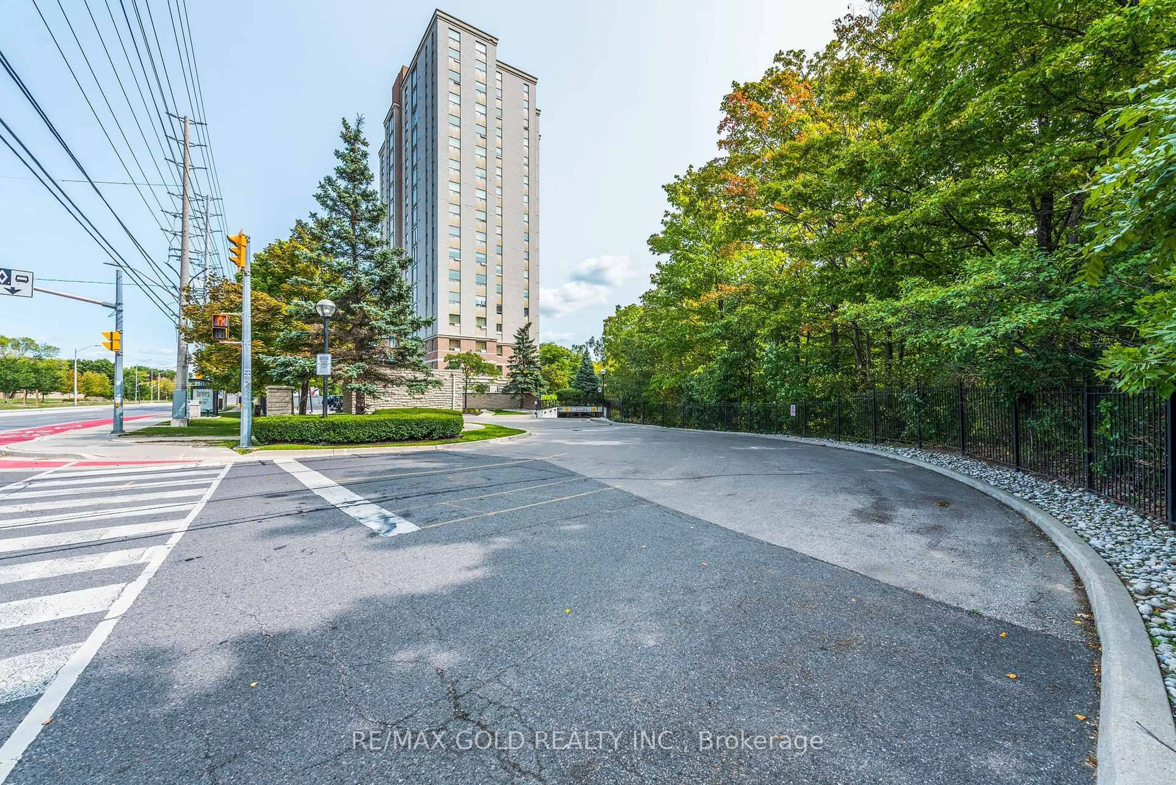 Patio, street for 200 Burnhamthorpe Rd #1003, Mississauga Ontario L5A 4L4