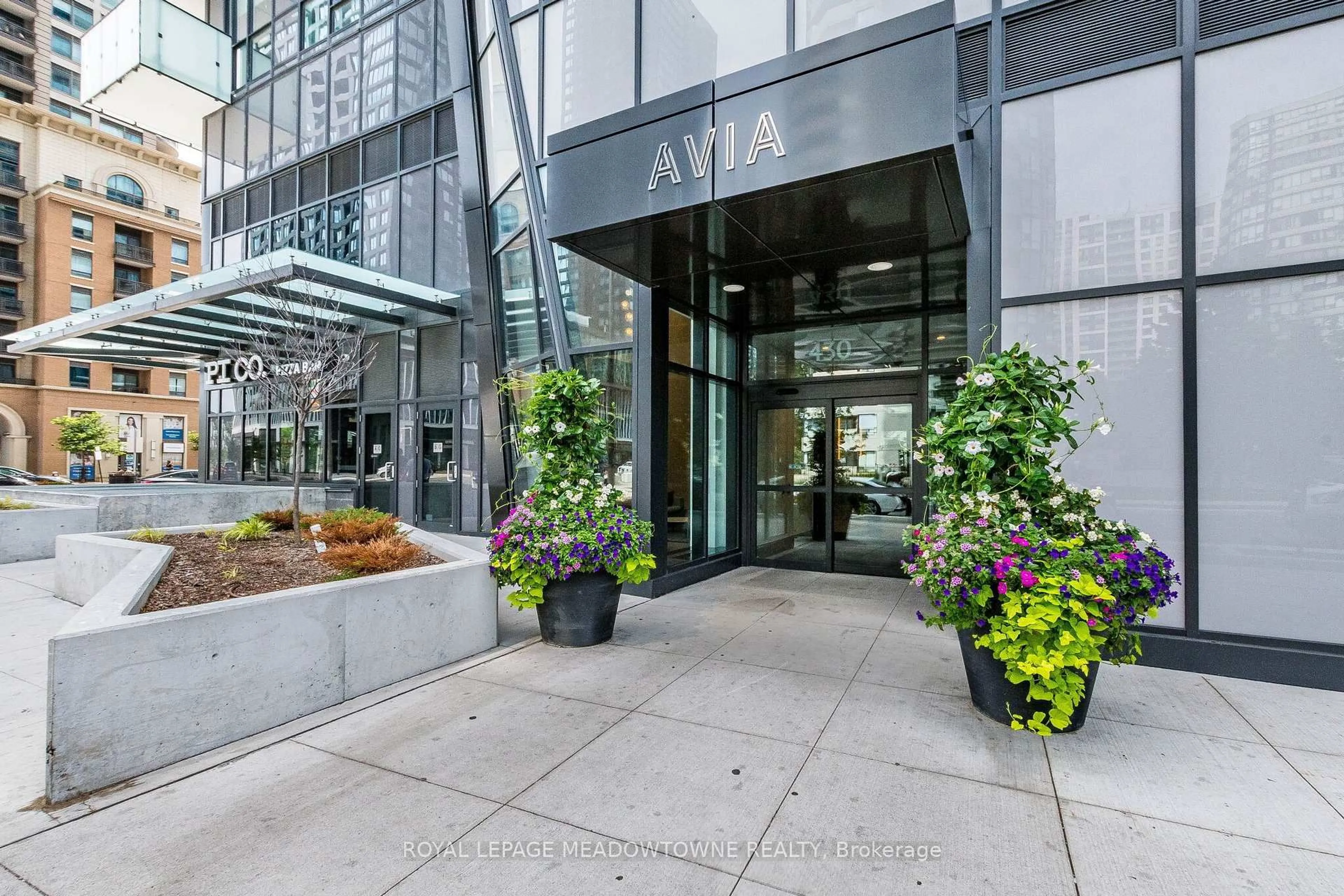 Indoor foyer for 430 Square One Dr #1202, Mississauga Ontario L5B 0L6