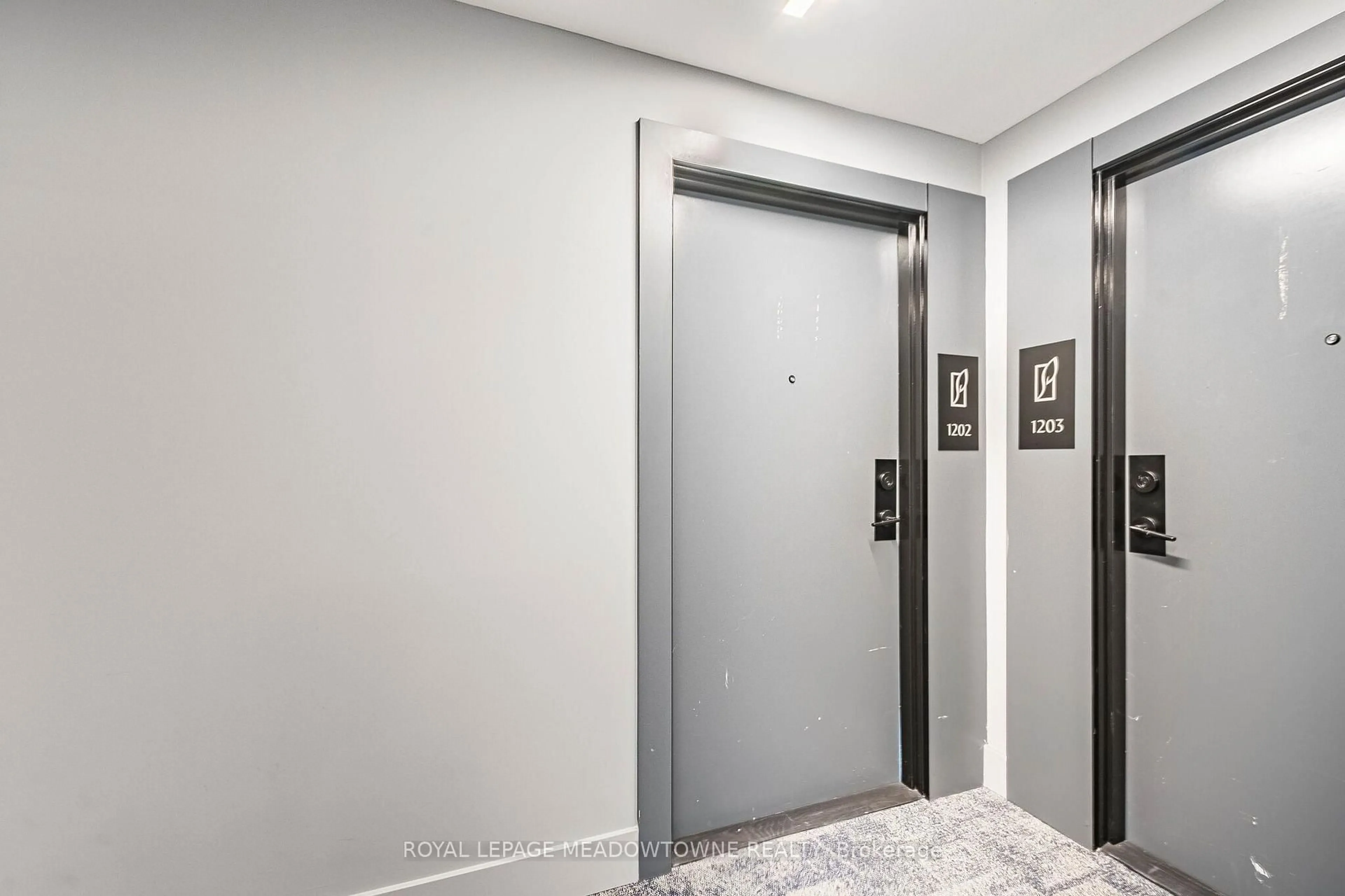 Indoor foyer for 430 Square One Dr #1202, Mississauga Ontario L5B 0L6