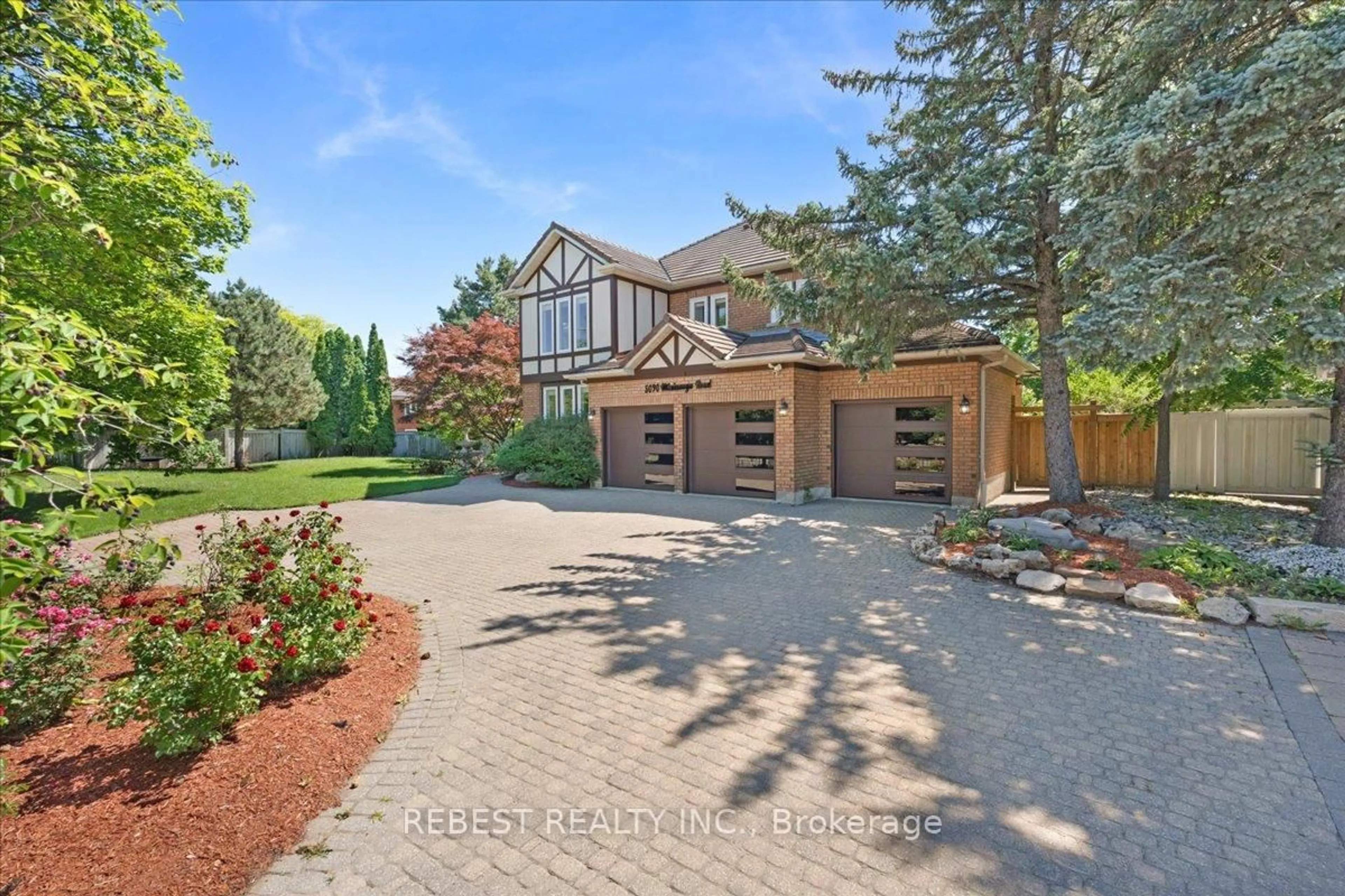 Home with brick exterior material, street for 5090 Mississauga Rd, Mississauga Ontario L5M 4Y2