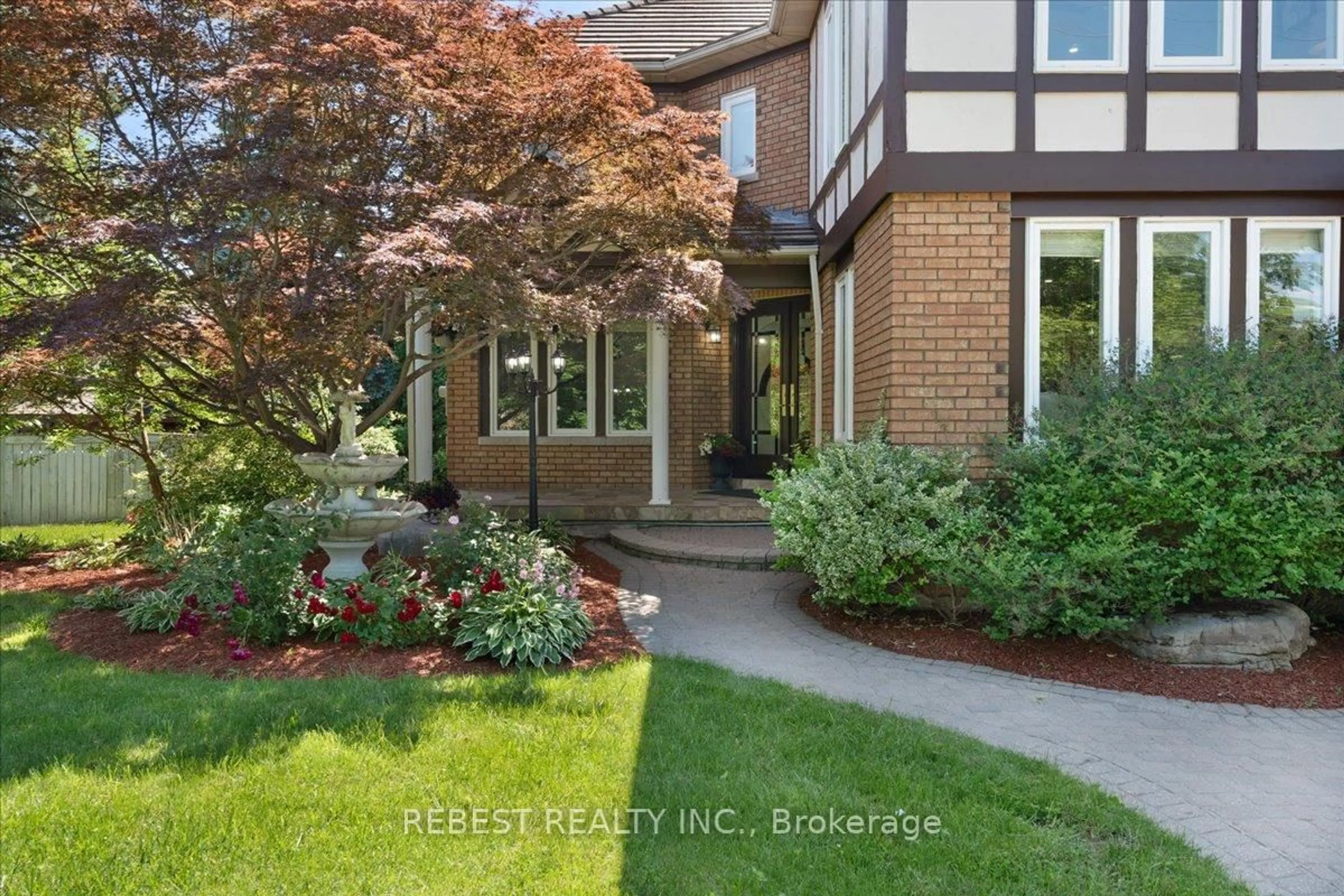 Indoor entryway for 5090 Mississauga Rd, Mississauga Ontario L5M 4Y2