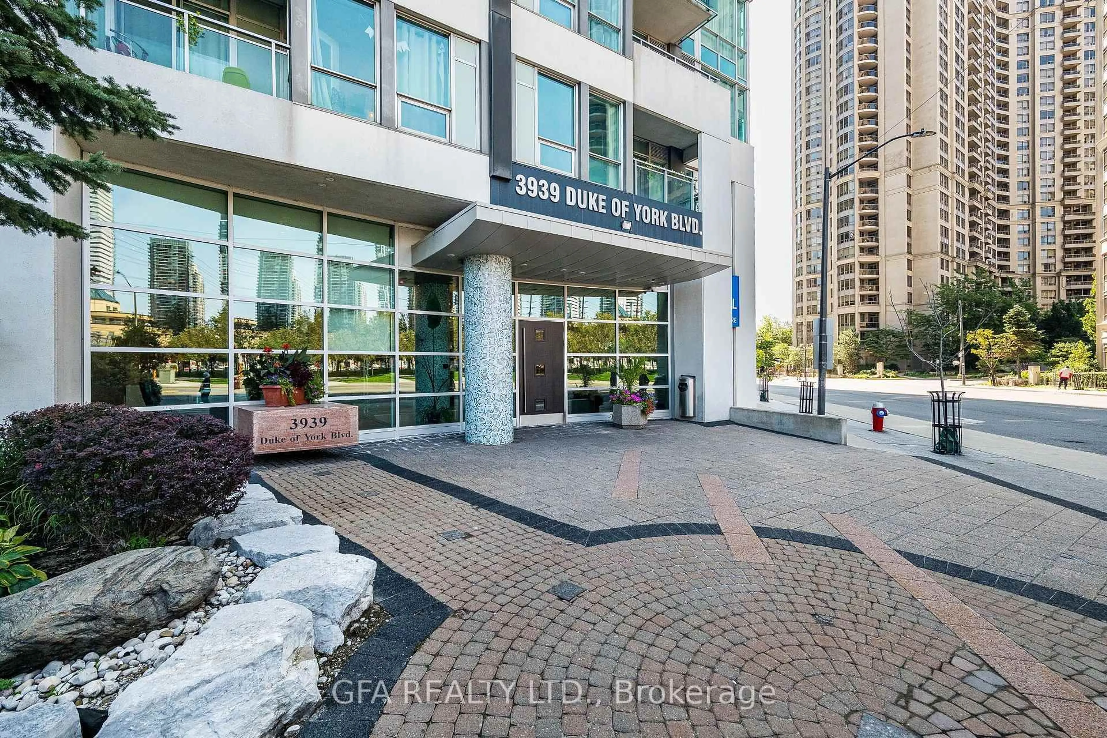Indoor foyer for 3939 Duke Of York Blvd #306, Mississauga Ontario L5B 4N2