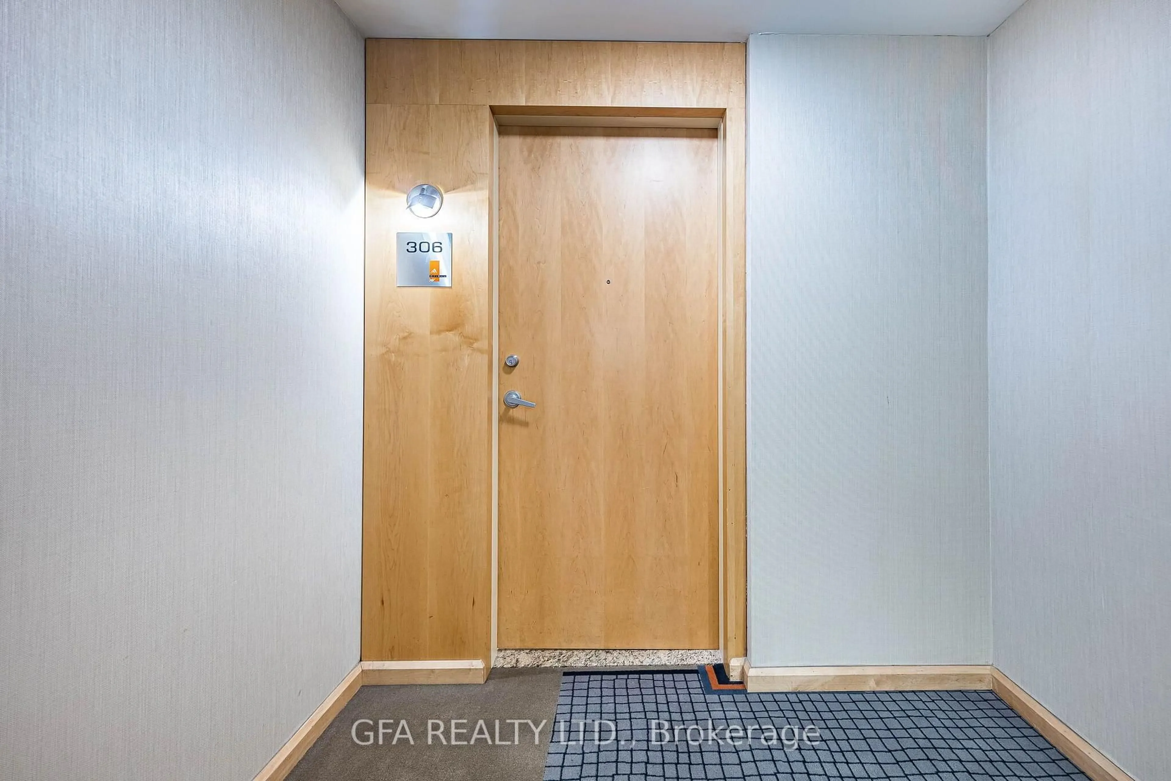 Indoor foyer for 3939 Duke Of York Blvd #306, Mississauga Ontario L5B 4N2
