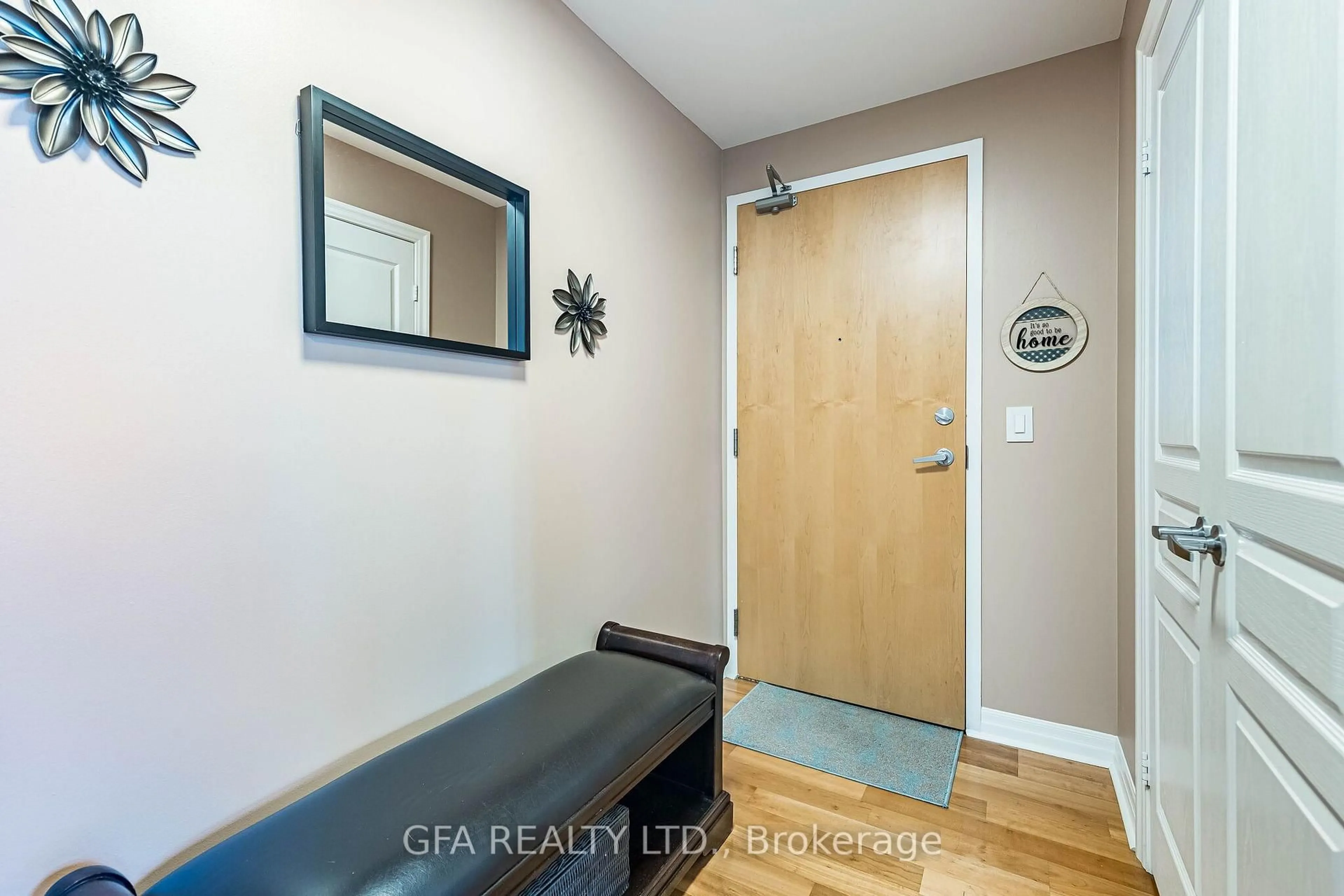 Indoor entryway for 3939 Duke Of York Blvd #306, Mississauga Ontario L5B 4N2