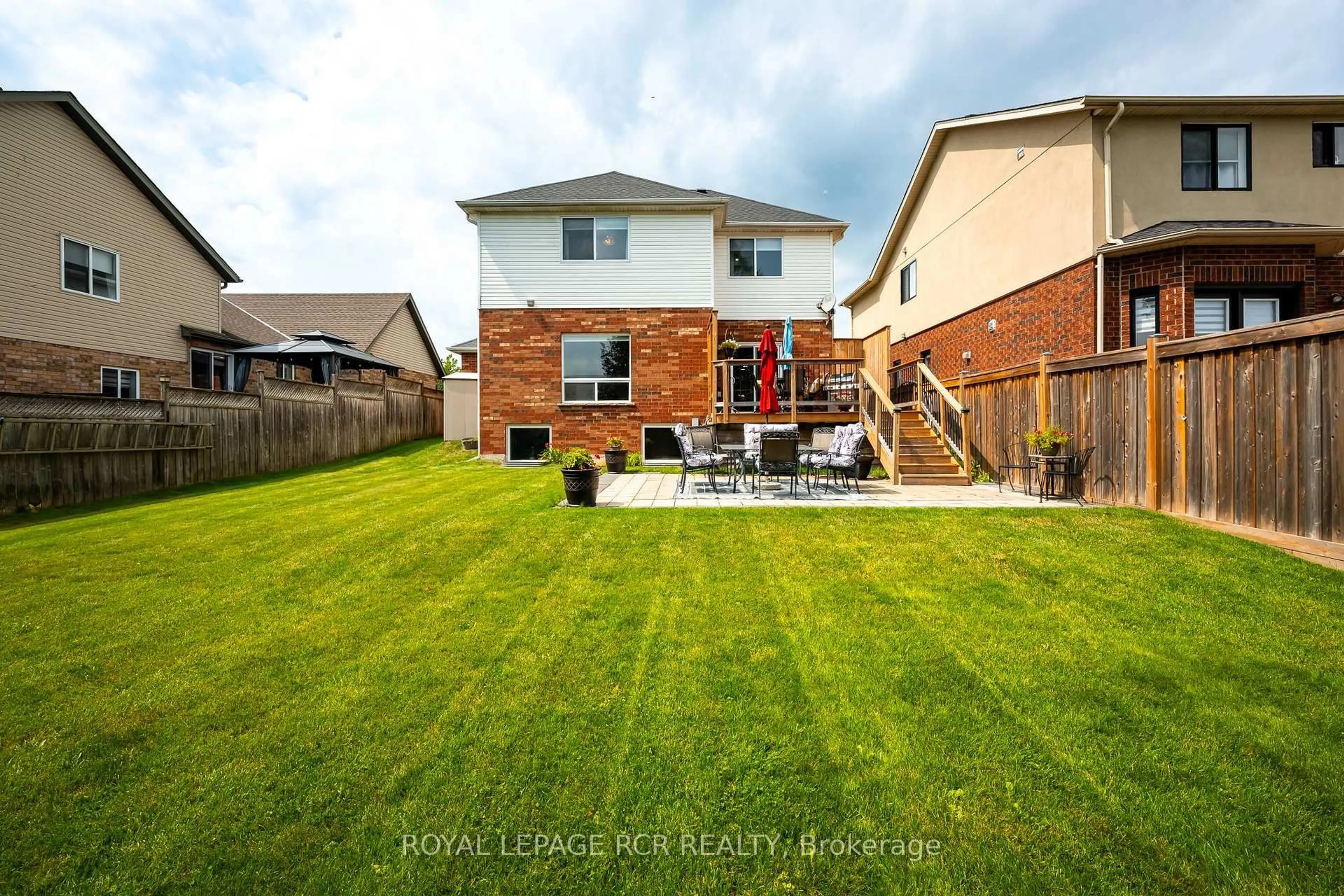 A pic from outside/outdoor area/front of a property/back of a property/a pic from drone, street for 82 Spencer Ave, Orangeville Ontario L9W 5H8