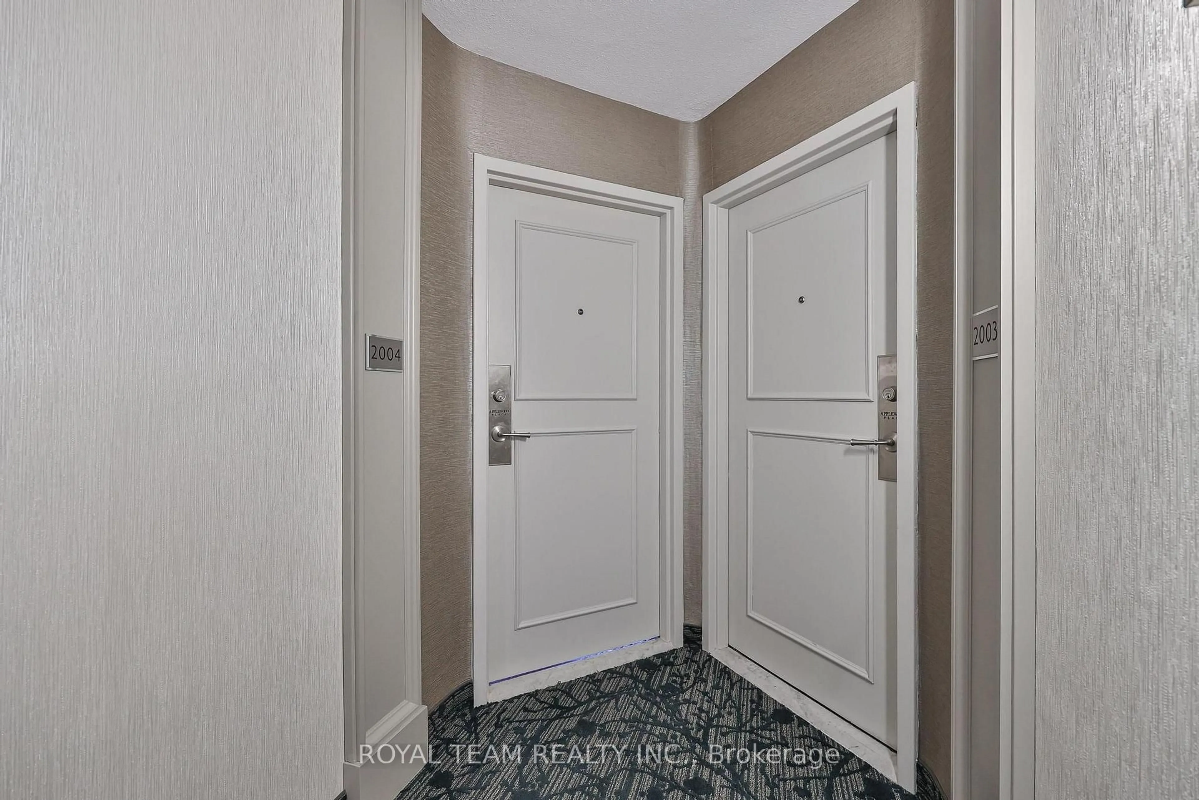 Indoor entryway for 1333 Bloor St #2004, Mississauga Ontario L4Y 3T6