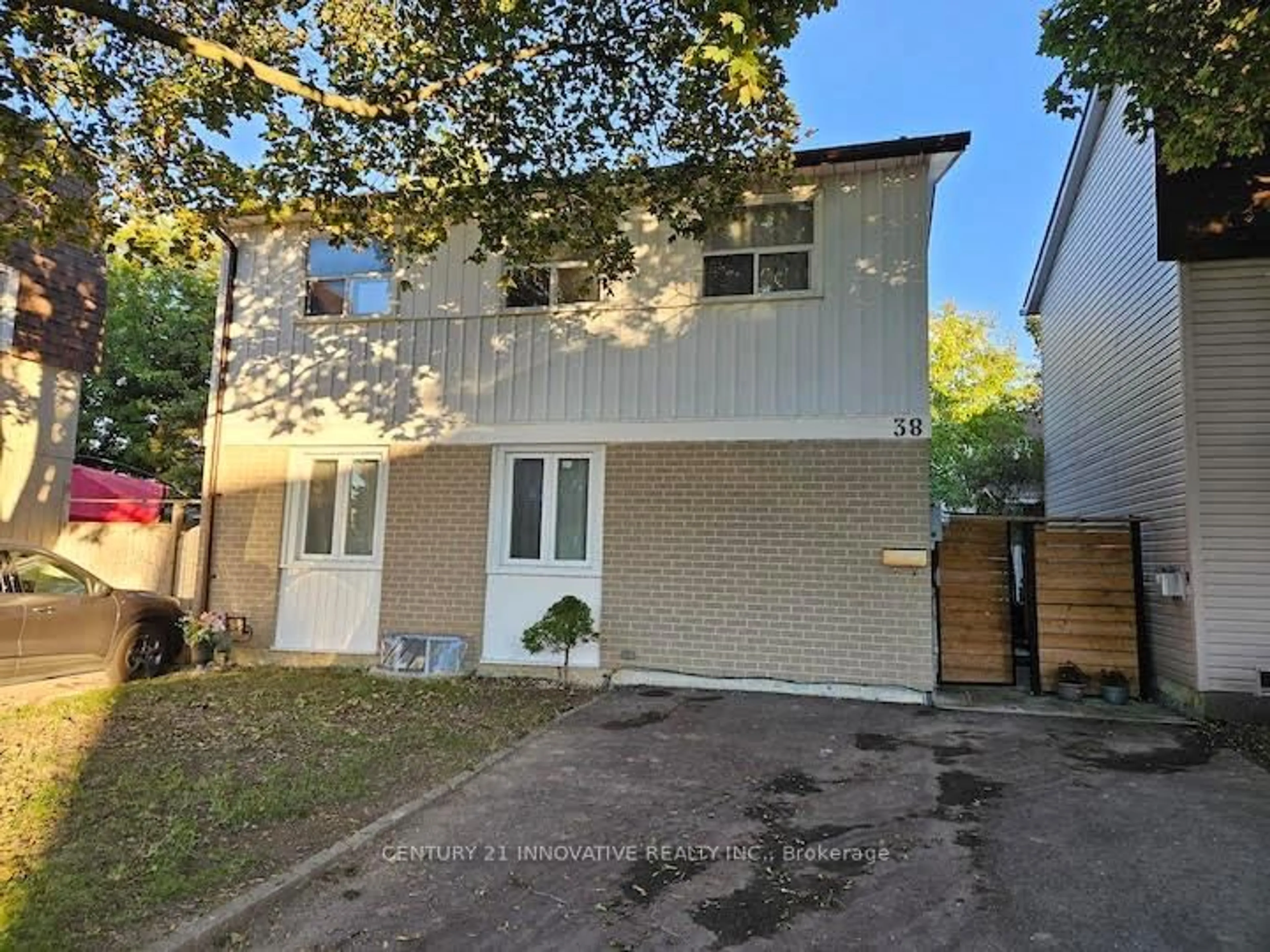 A pic from outside/outdoor area/front of a property/back of a property/a pic from drone, street for 38 Jackman Dr, Brampton Ontario L6S 2L8