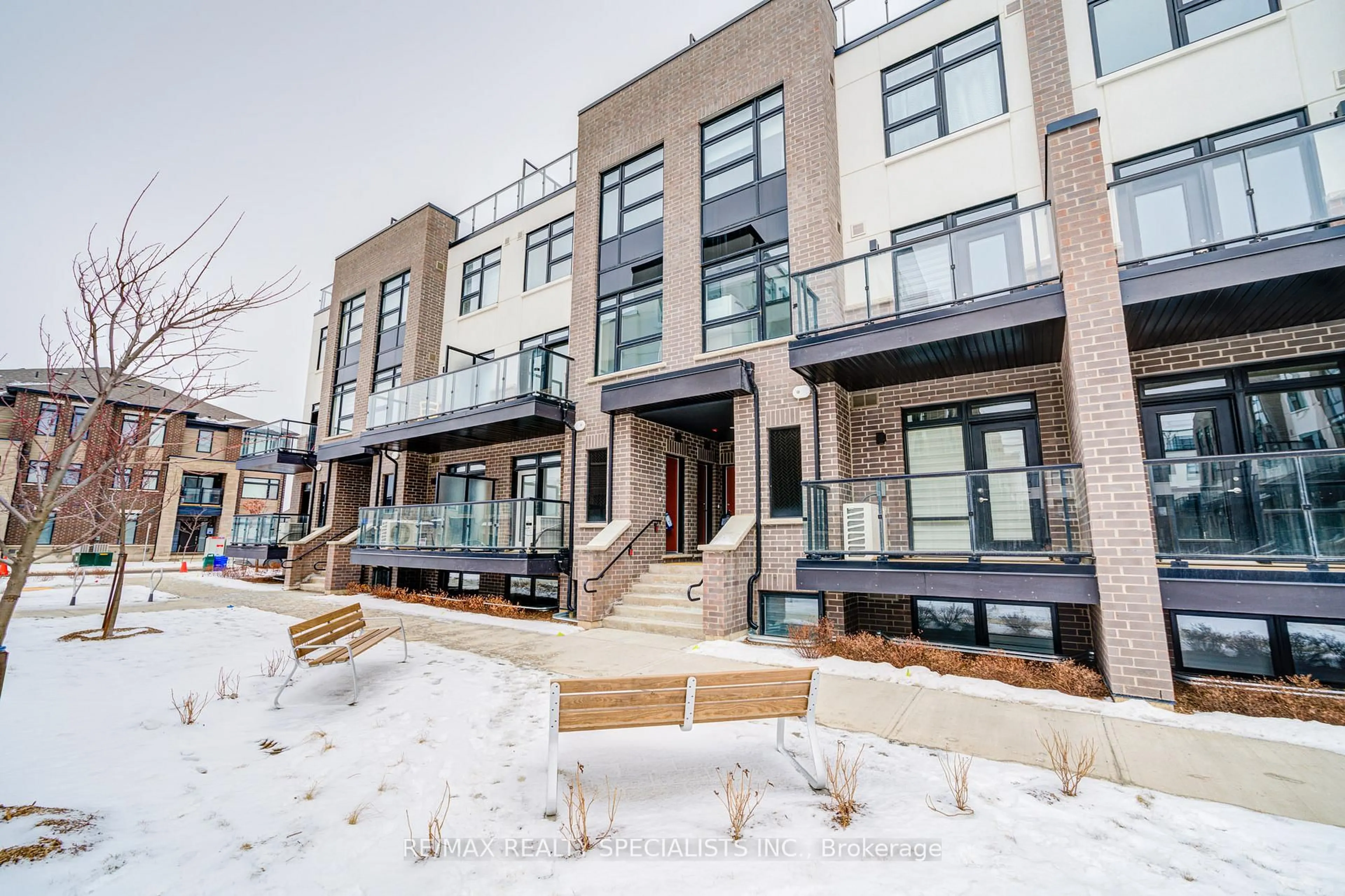 Patio, unknown for 1573 Rose Way #108, Milton Ontario L9T 7E7