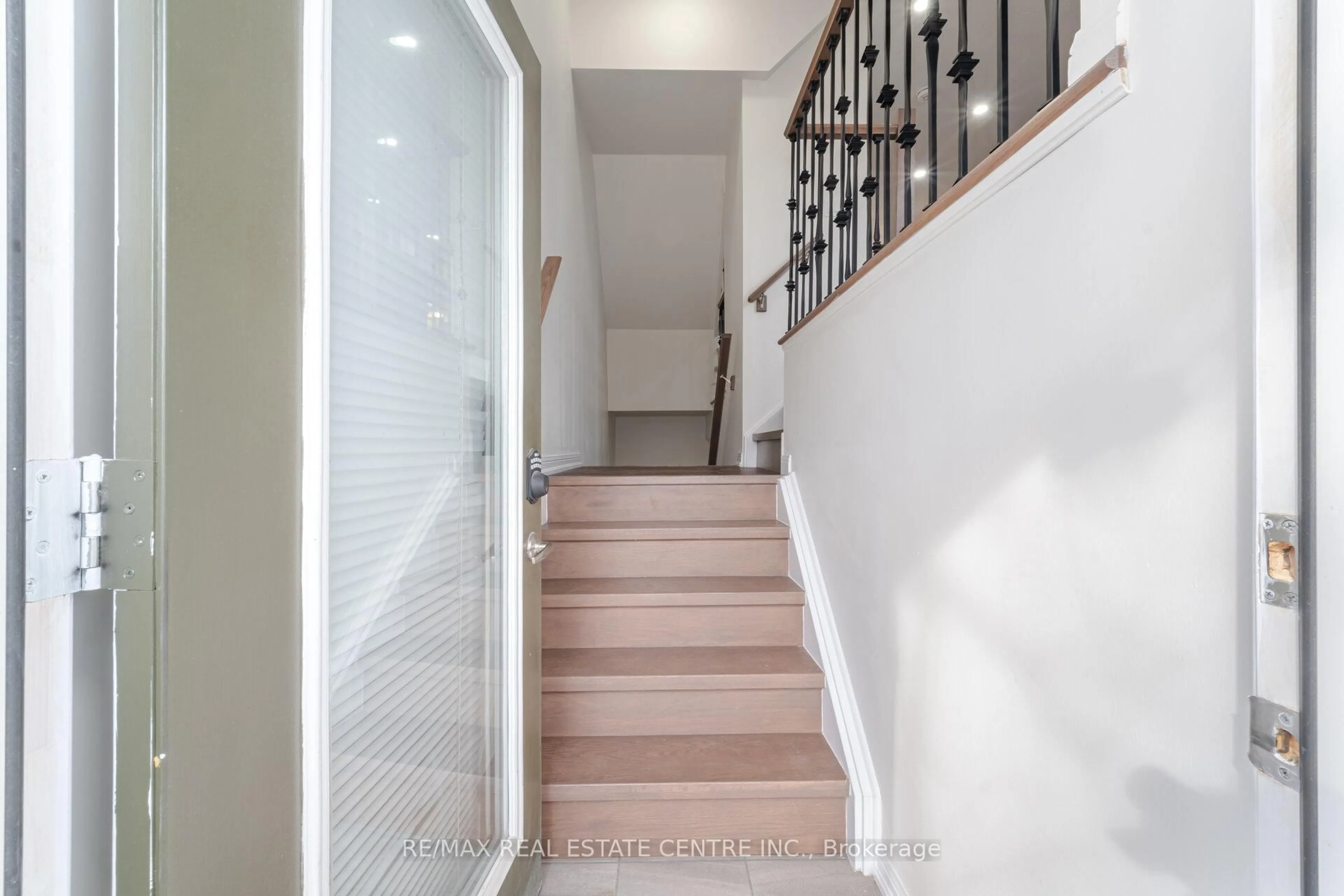 Stairs for 1 Beckenrose Crt #99, Brampton Ontario L6Y 6G2