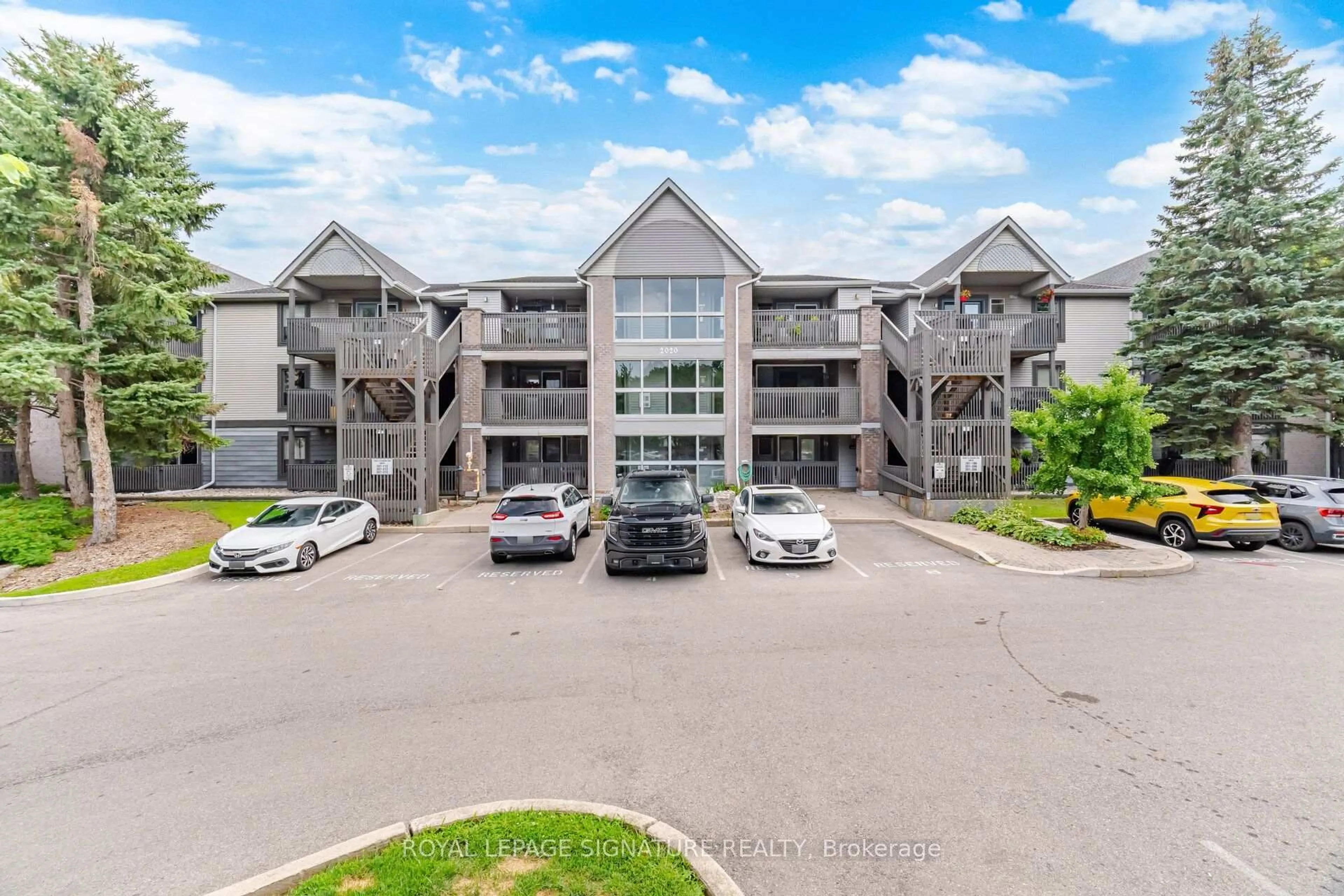 A pic from outside/outdoor area/front of a property/back of a property/a pic from drone, water/lake/river/ocean view for 2020 Cleaver Ave #207, Burlington Ontario L7M 4C2
