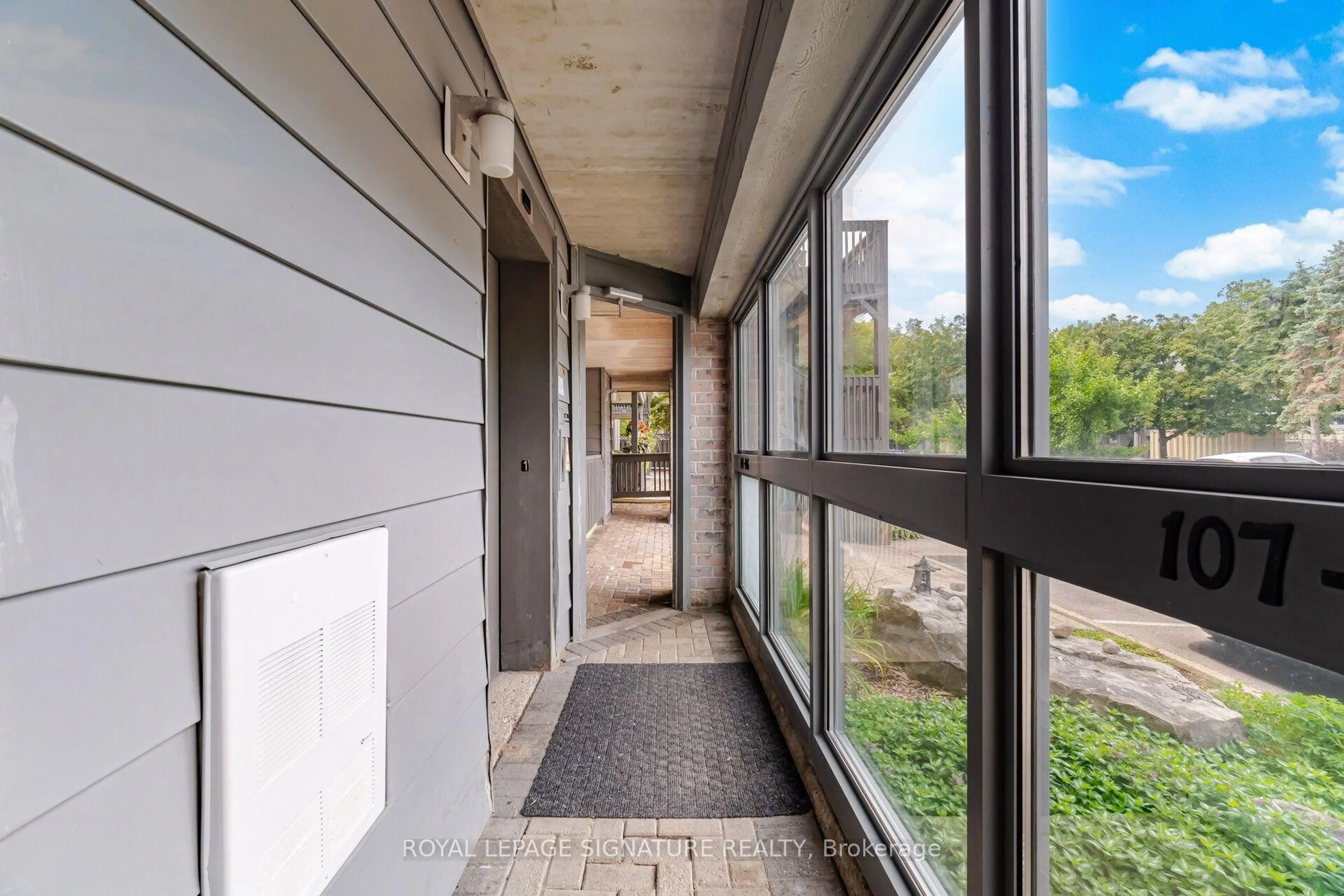Indoor entryway for 2020 Cleaver Ave #207, Burlington Ontario L7M 4C2