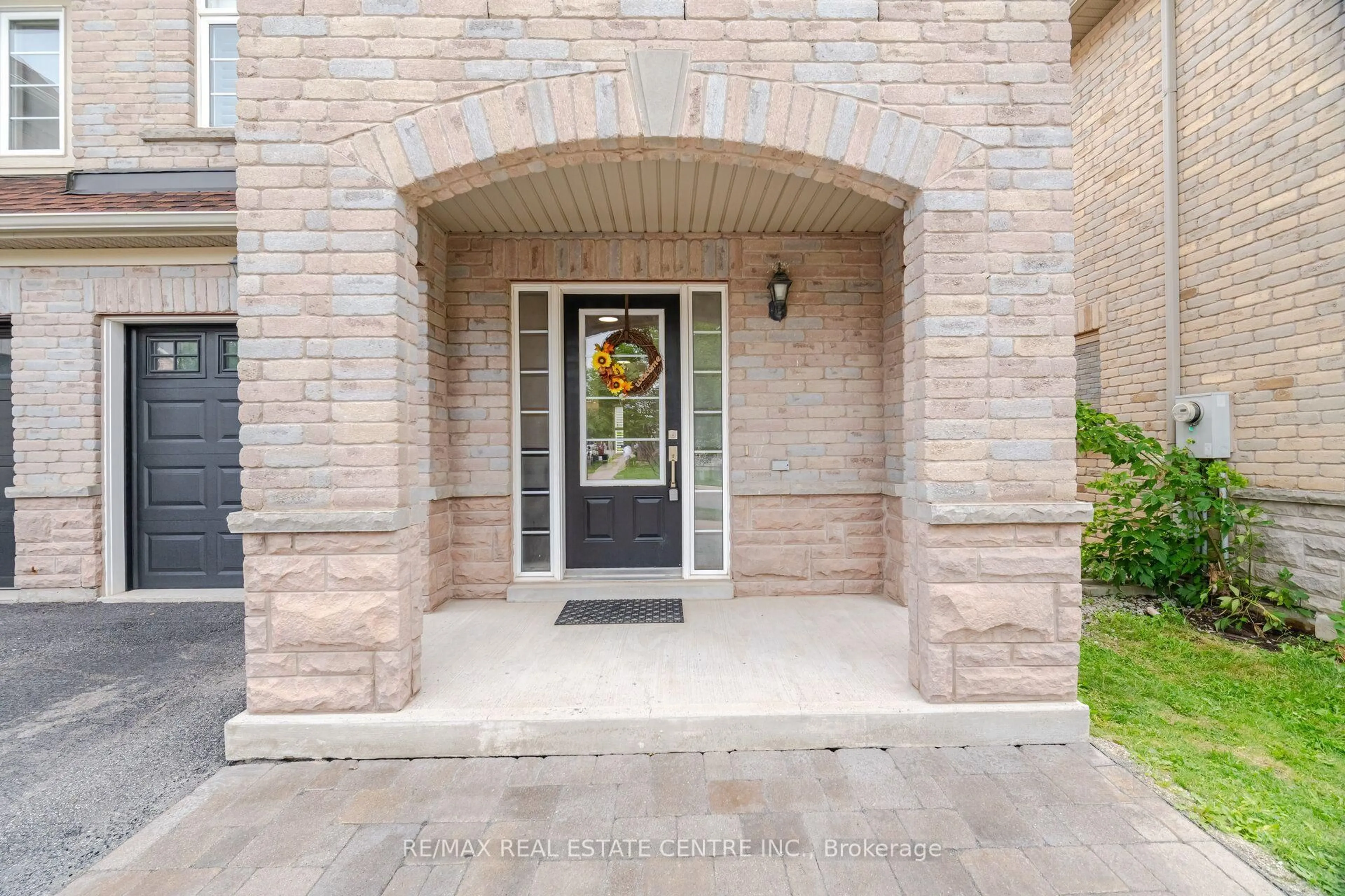 Indoor entryway for 4212 Prudham Ave, Burlington Ontario L7M 1N2