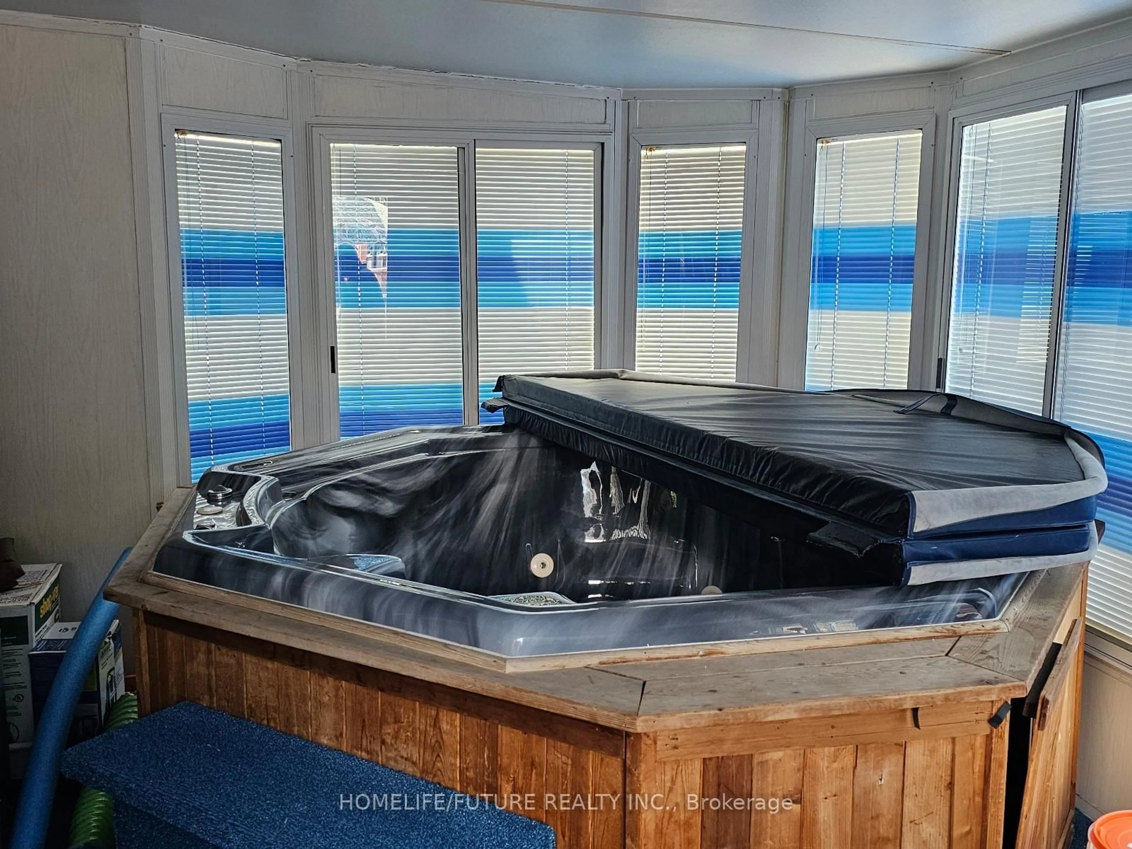 Pool for 6 Cousins Crt, Brampton Ontario L6Y 3K6