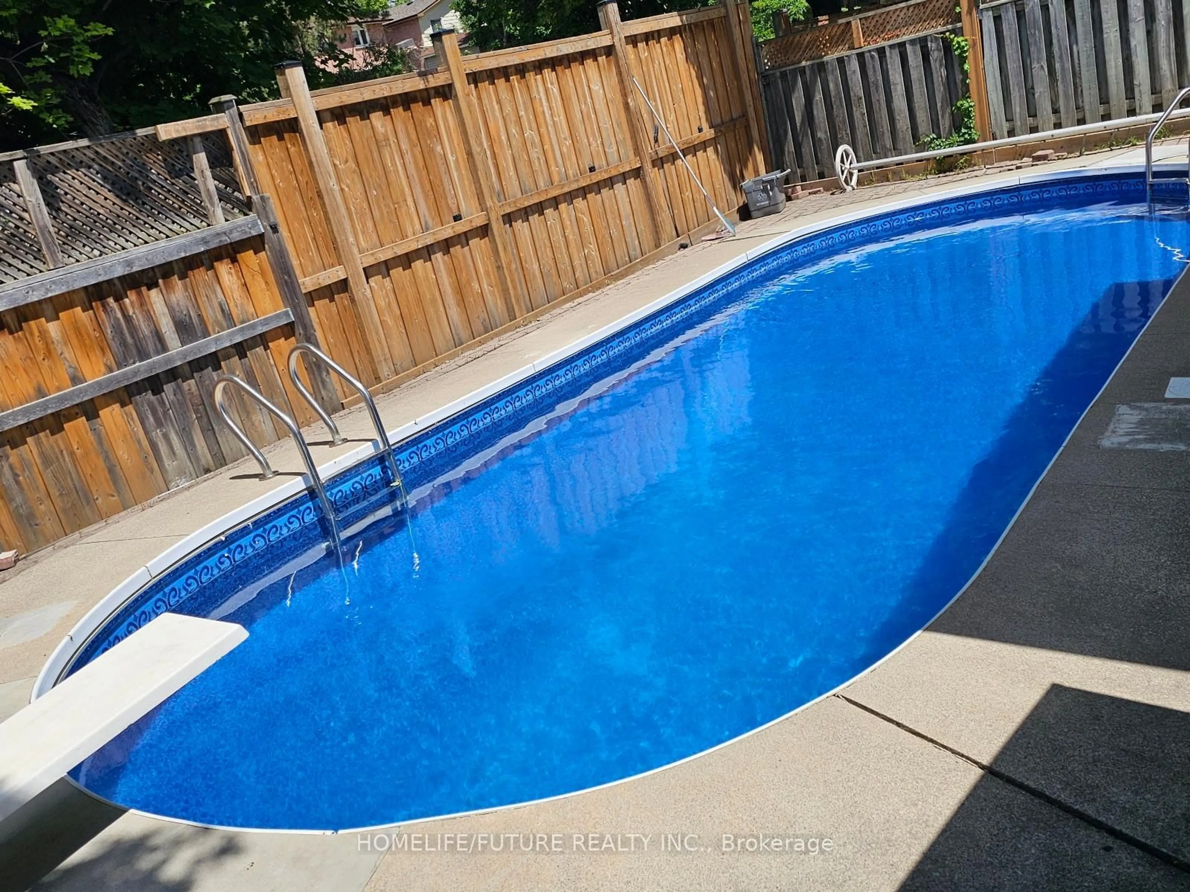 Pool for 6 Cousins Crt, Brampton Ontario L6Y 3K6