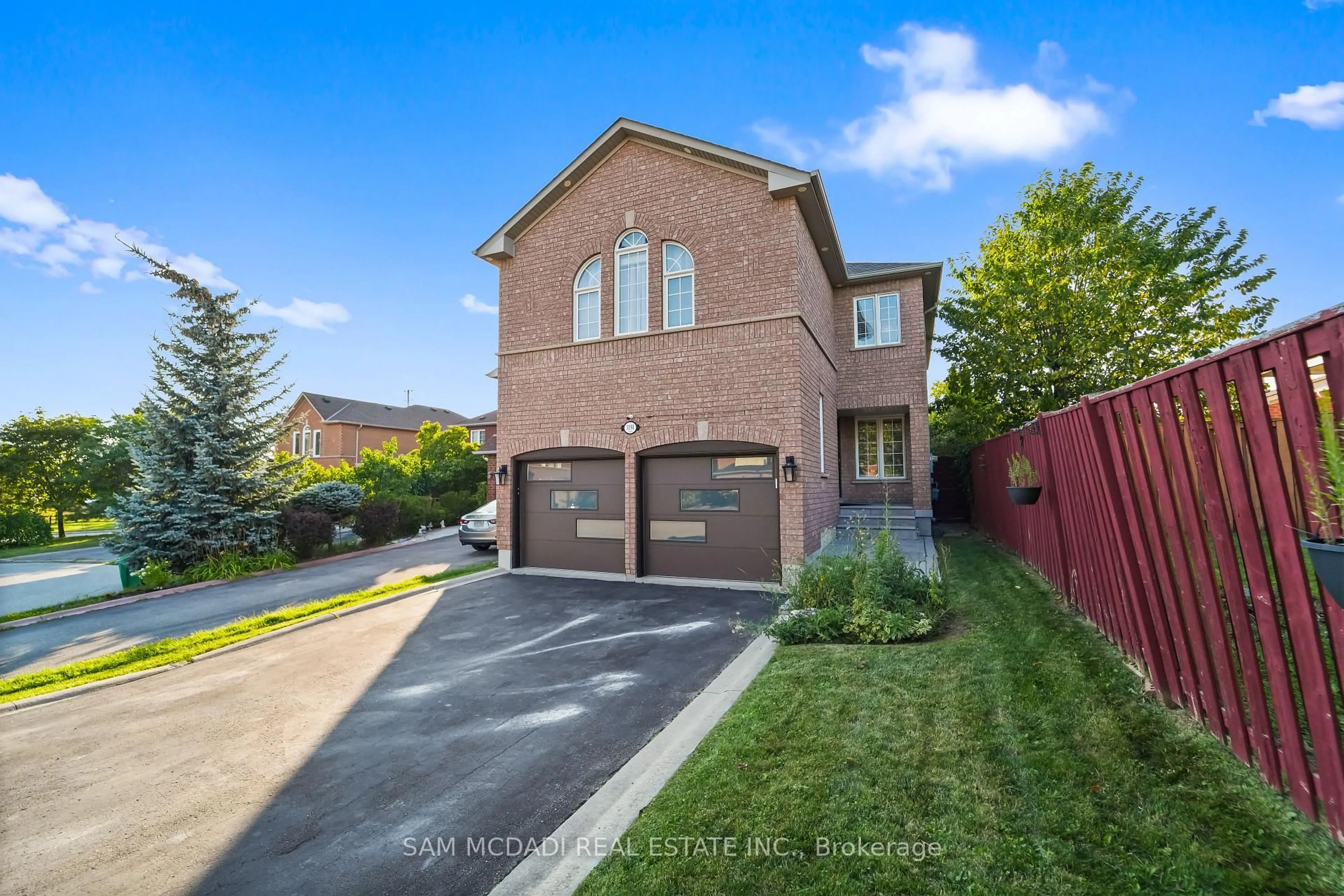 Home with brick exterior material, street for 3191 Oakview Rd, Mississauga Ontario L5N 7N9