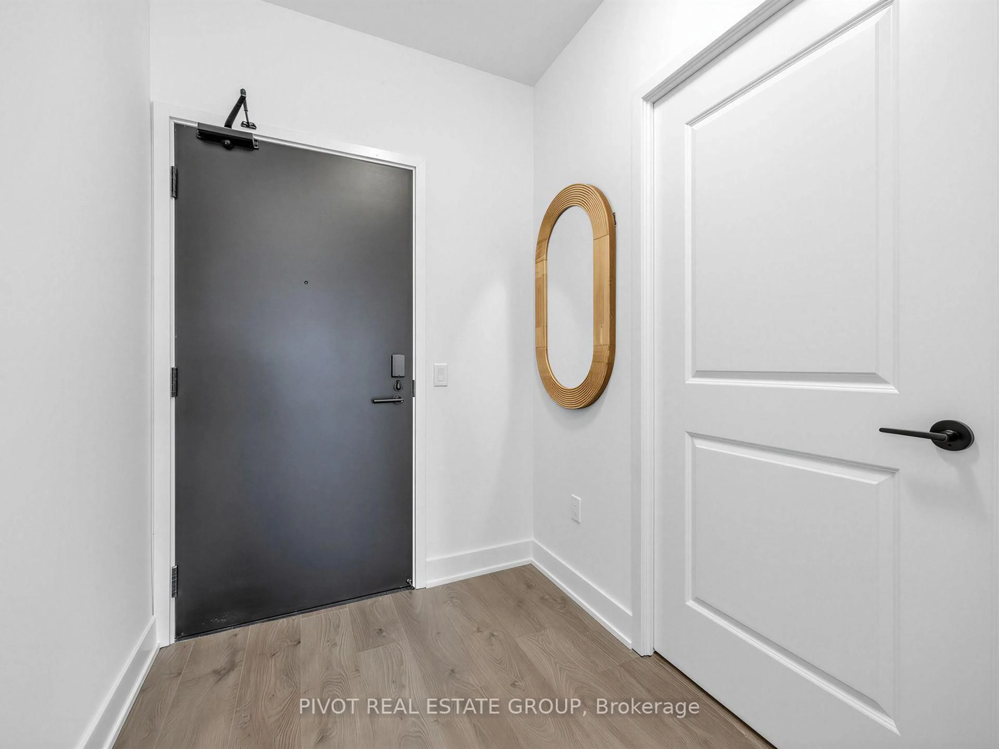 Indoor entryway for 2333 Khalsa Gate #802, Oakville Ontario L6M 0X7