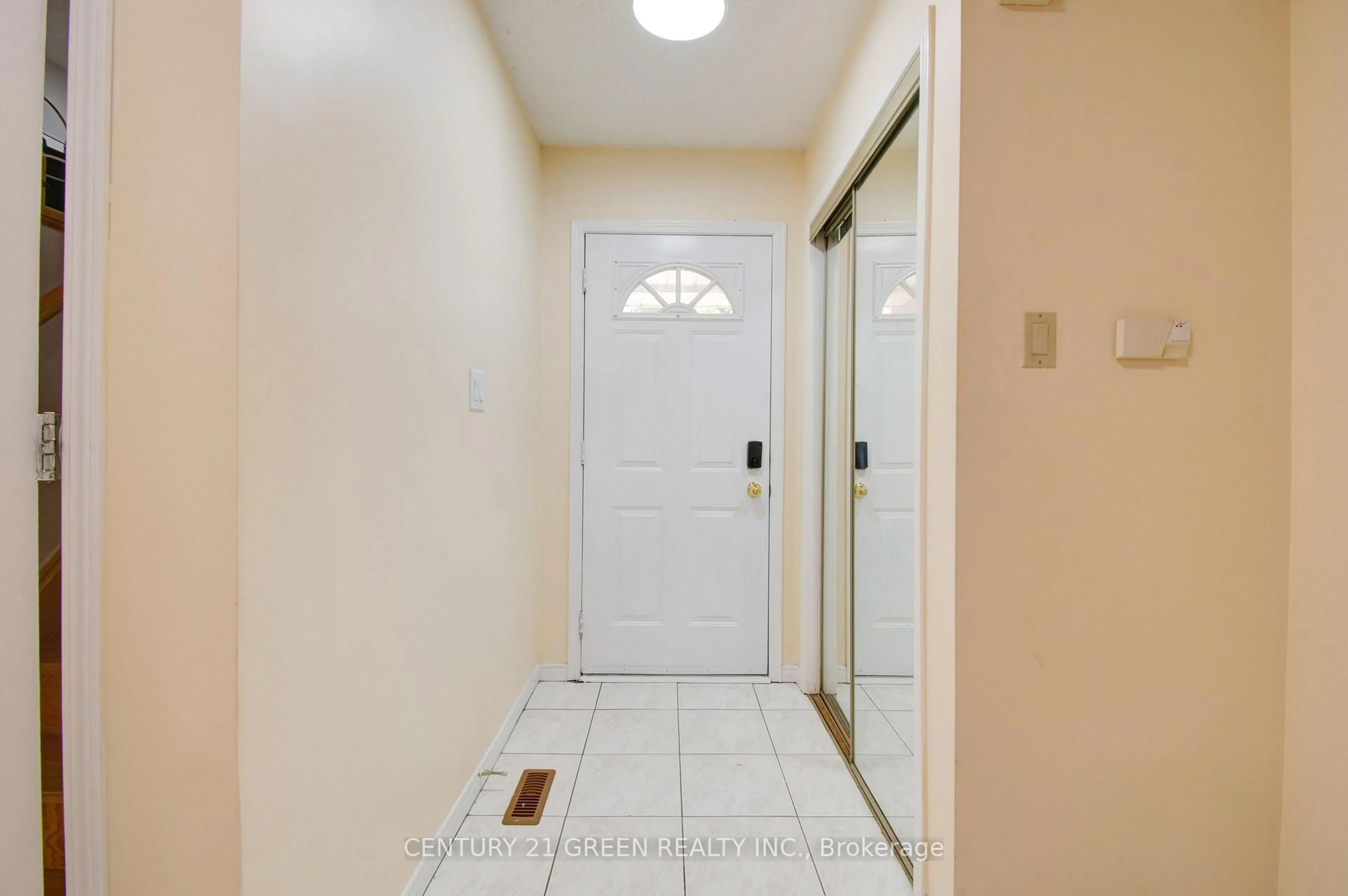 Indoor entryway for 1 Candy Cres, Brampton Ontario L6X 3T8