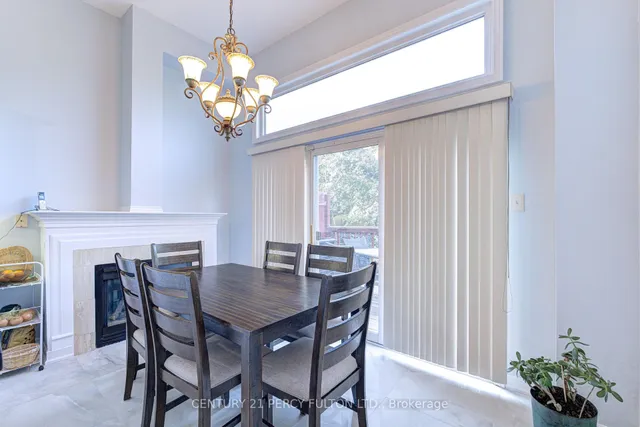 800 Dundas St #17, Mississauga 5