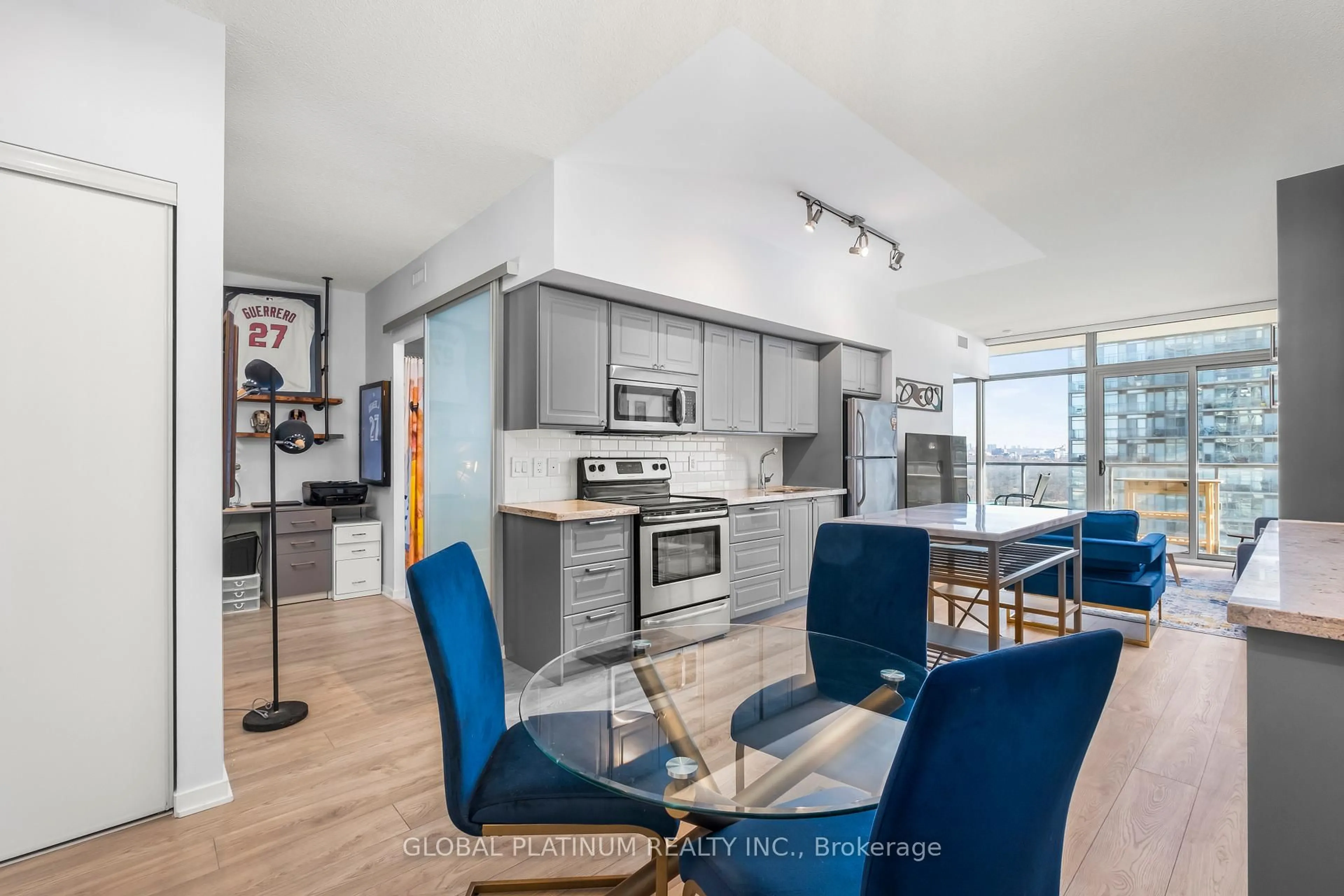 Open concept kitchen, unknown for 105 The Queensway Way #2014, Toronto Ontario M6S 5B5
