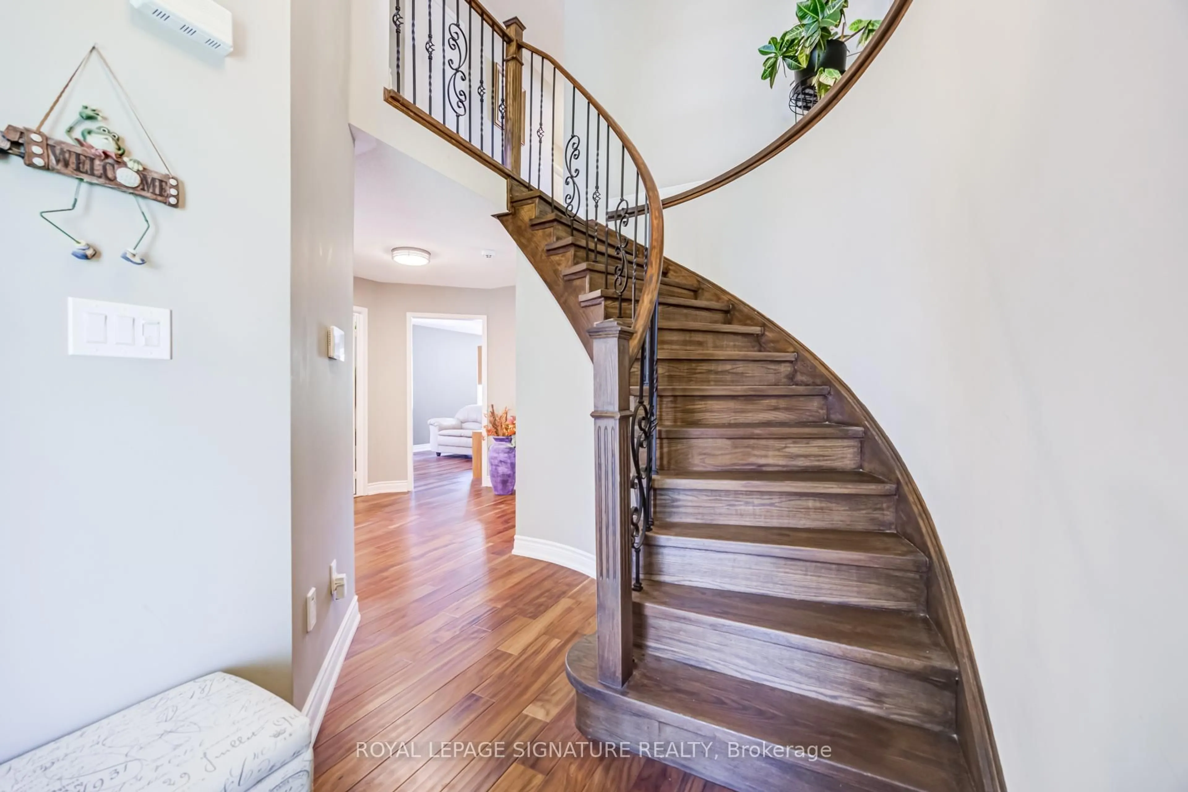 Stairs for 82 Belmont Blvd, Halton Hills Ontario L7G 6E7