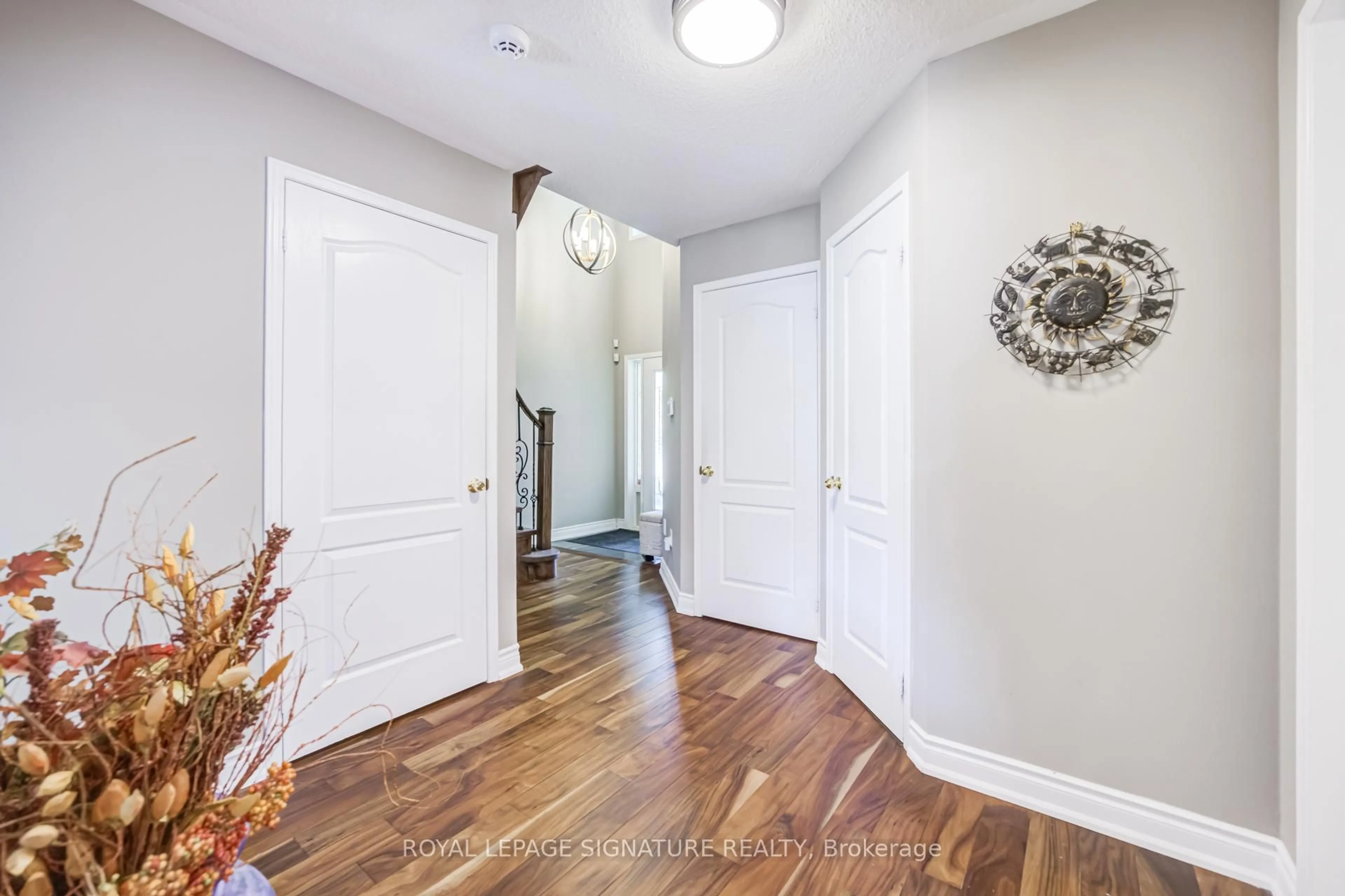 Indoor entryway for 82 Belmont Blvd, Halton Hills Ontario L7G 6E7