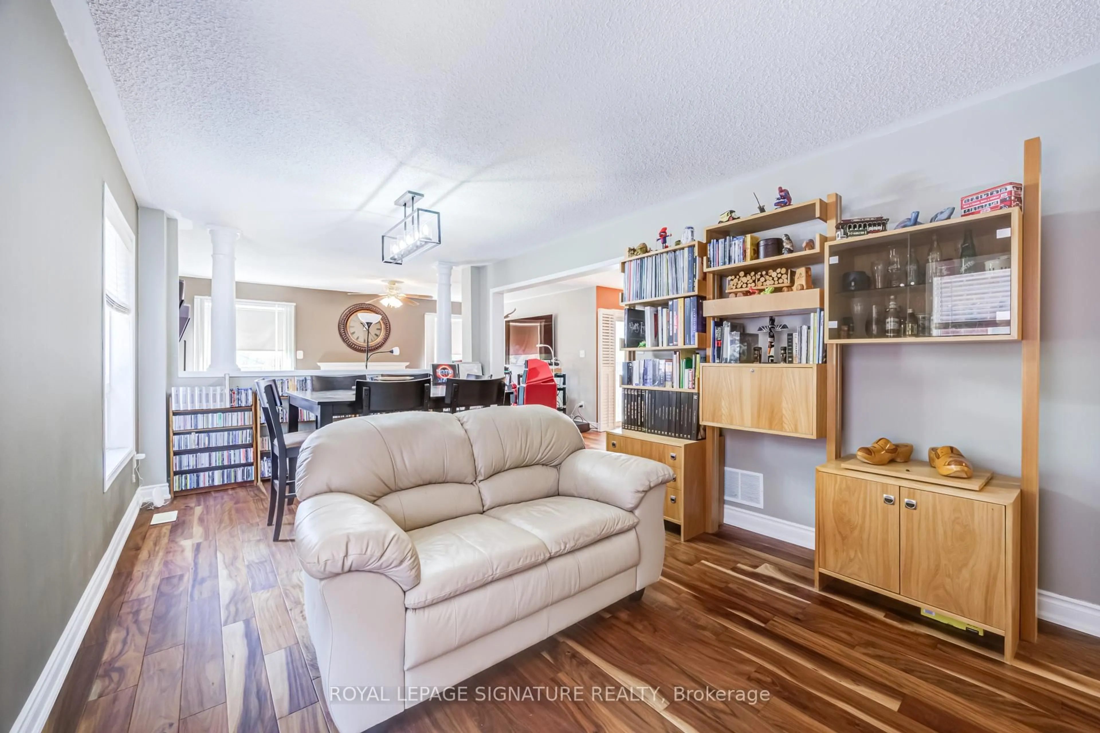 Living room with furniture, wood/laminate floor for 82 Belmont Blvd, Halton Hills Ontario L7G 6E7