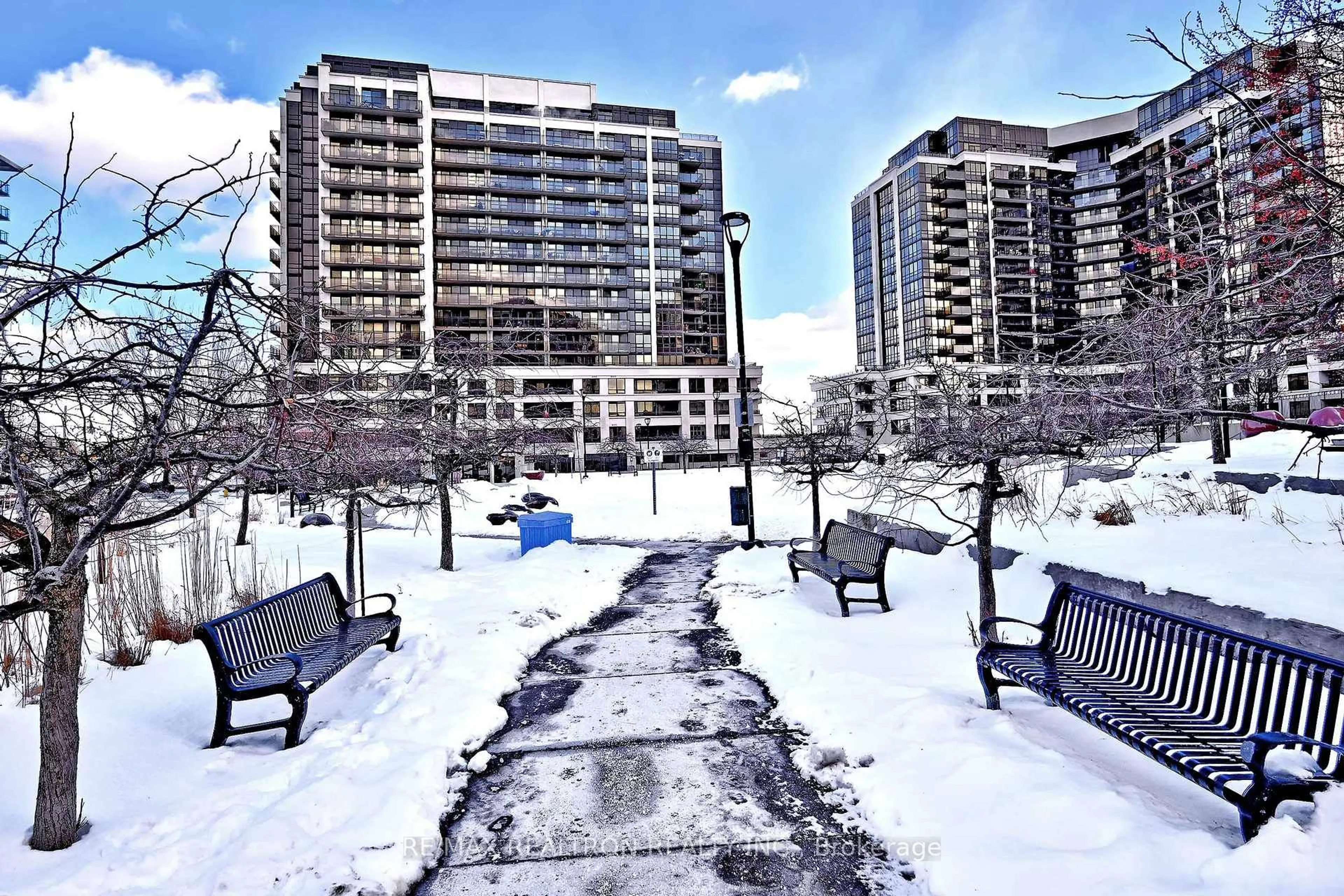 Patio, street for 1 De Boers Dr #814, Toronto Ontario L4J 6X1