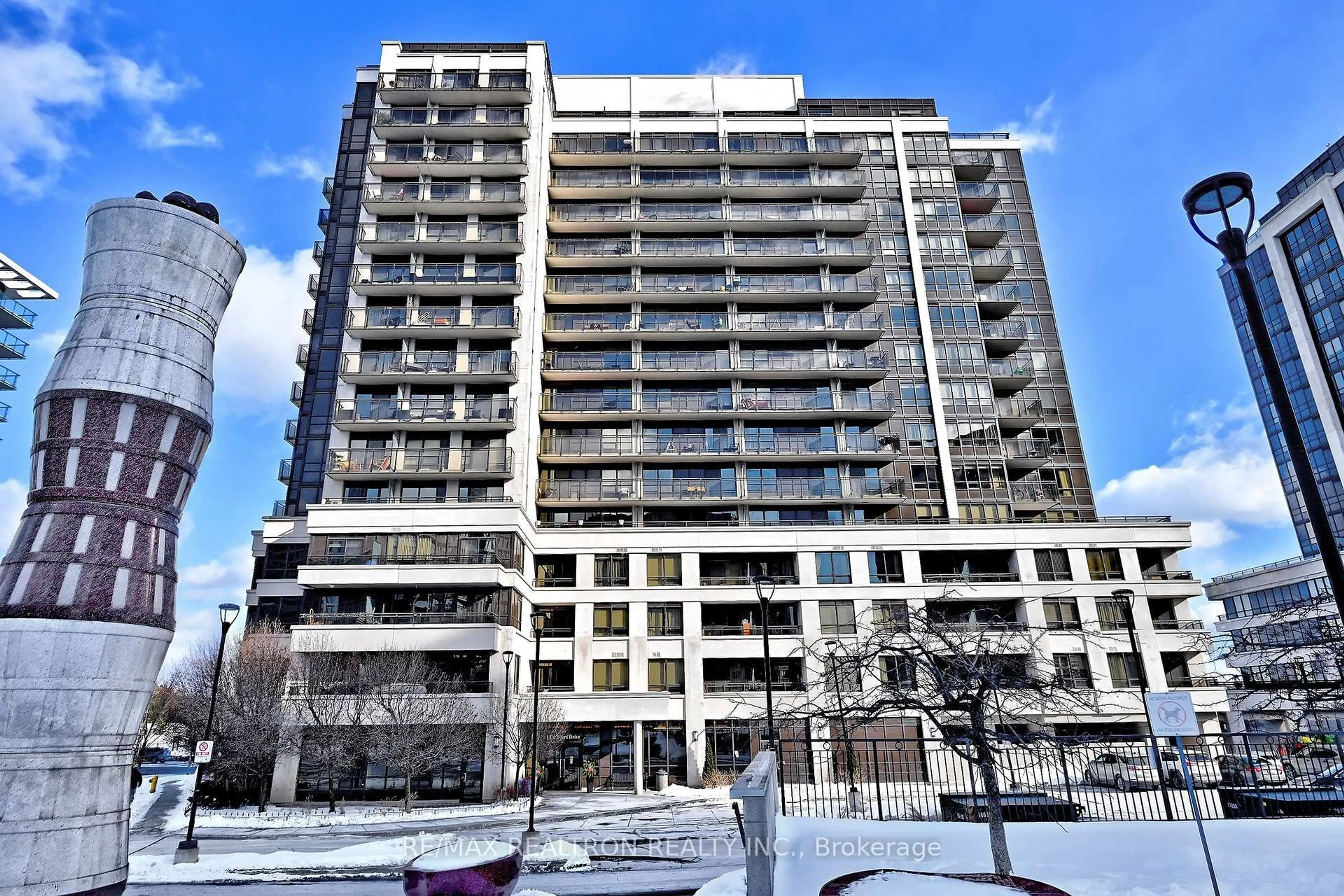 Unknown for 1 De Boers Dr #814, Toronto Ontario L4J 6X1