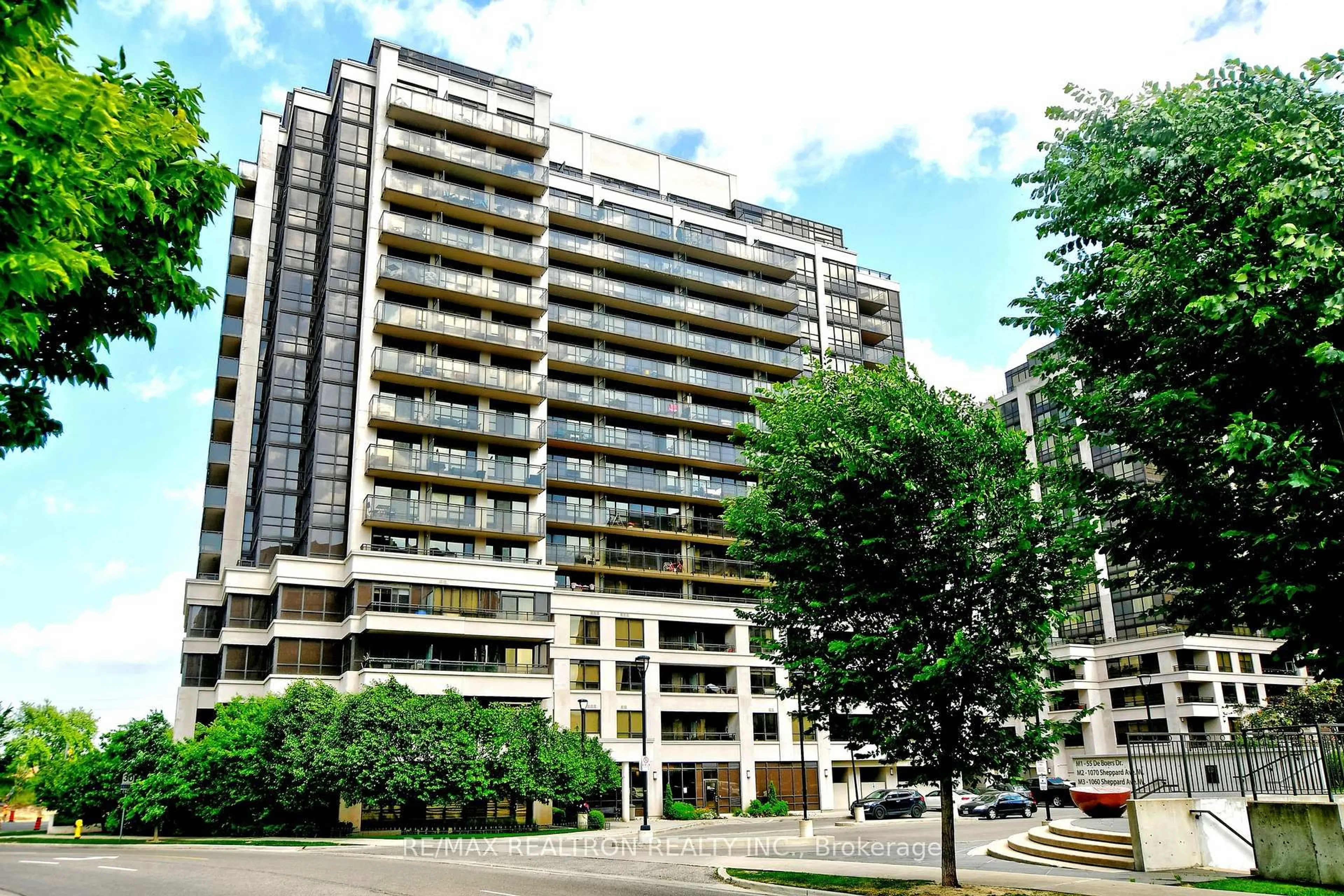 Unknown for 1 De Boers Dr #814, Toronto Ontario L4J 6X1