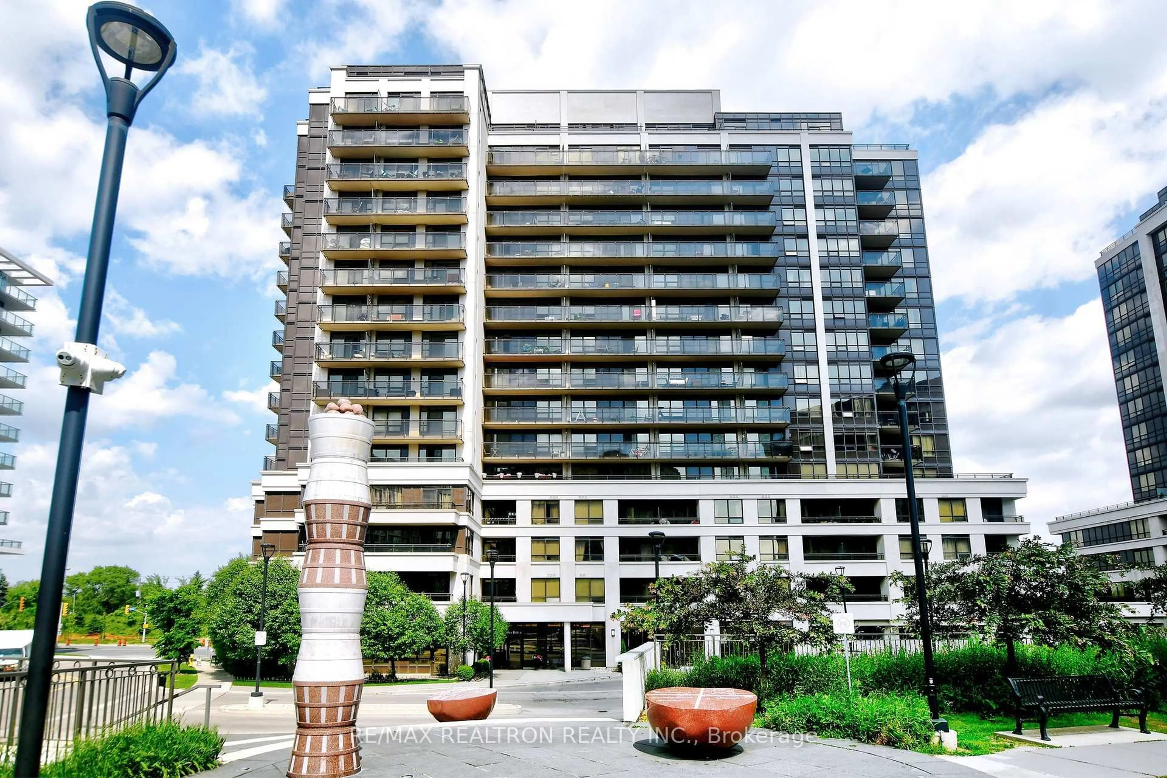 Unknown for 1 De Boers Dr #814, Toronto Ontario L4J 6X1