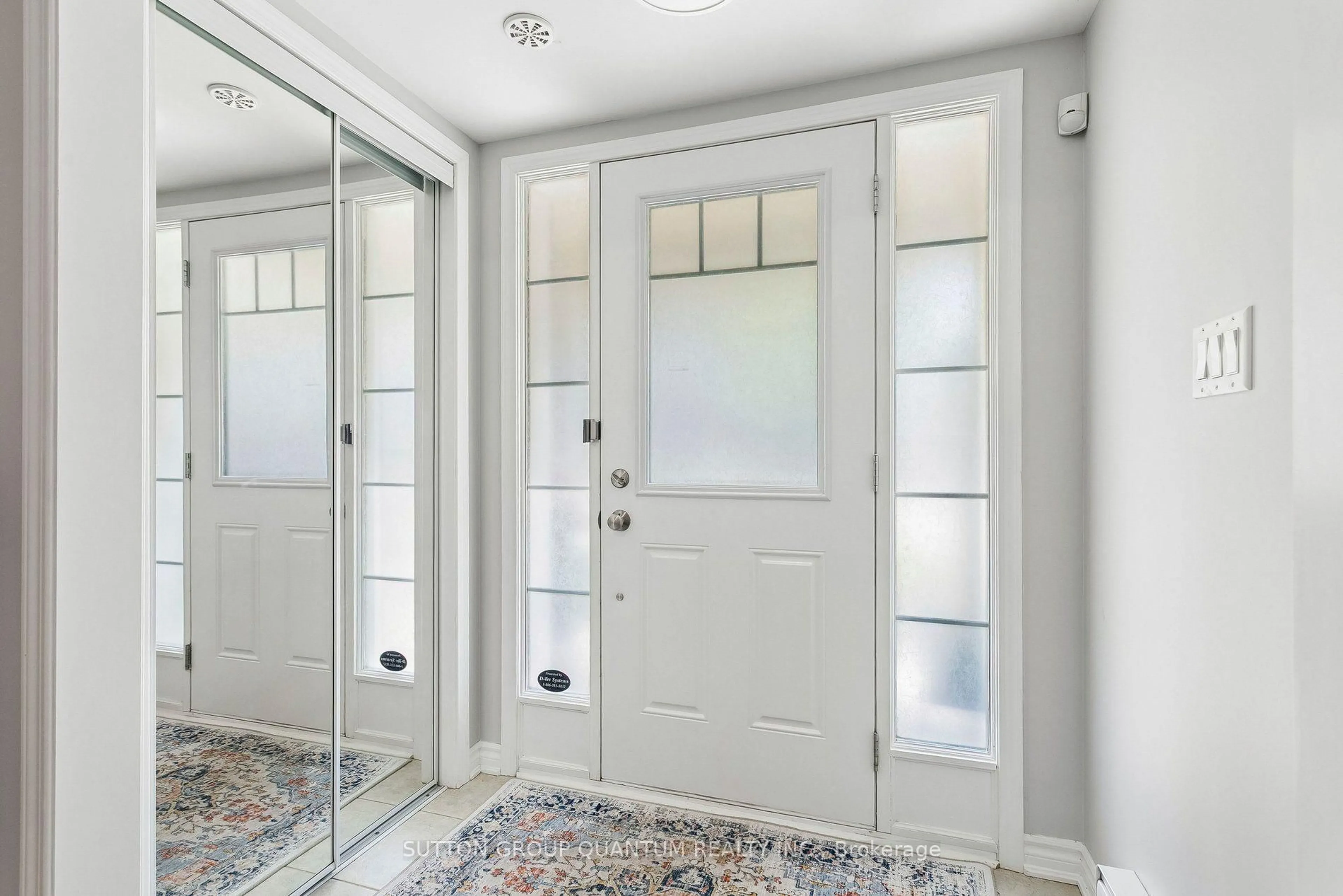 Indoor entryway for 1571 Leblanc Crt, Milton Ontario L9E 0A3