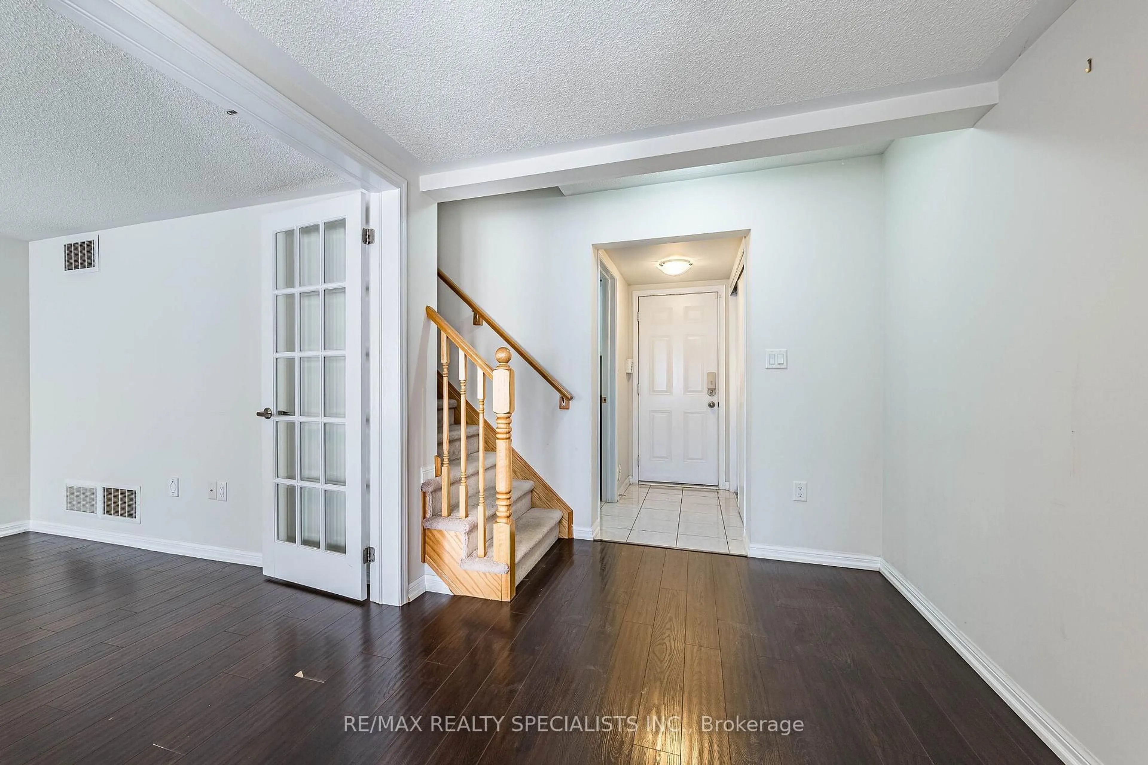 Indoor entryway for 6 Agricola Rd, Brampton Ontario L7A 0T9
