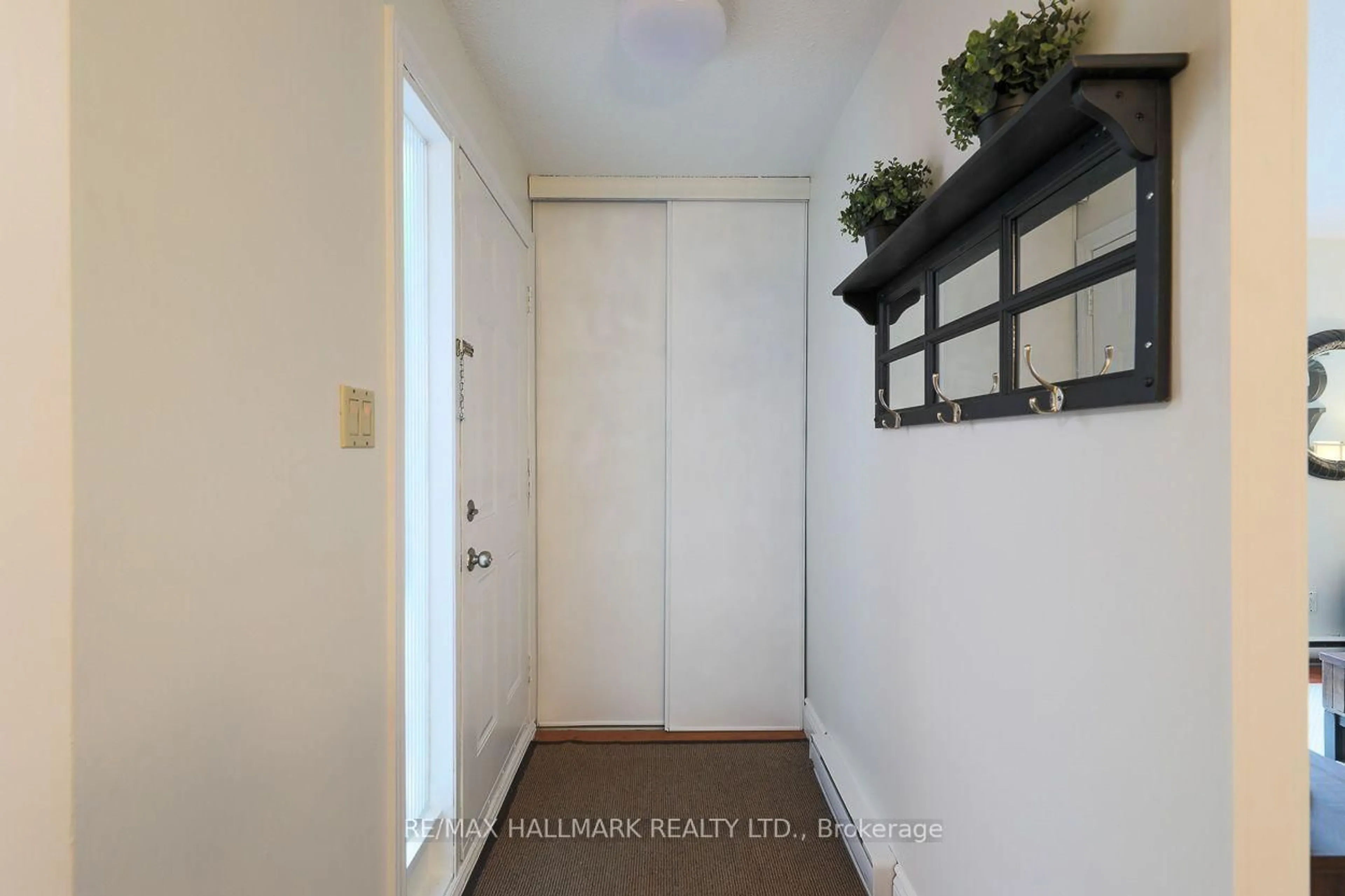 Indoor entryway for 3060 Constitution Blvd #264, Mississauga Ontario L4Y 3X8