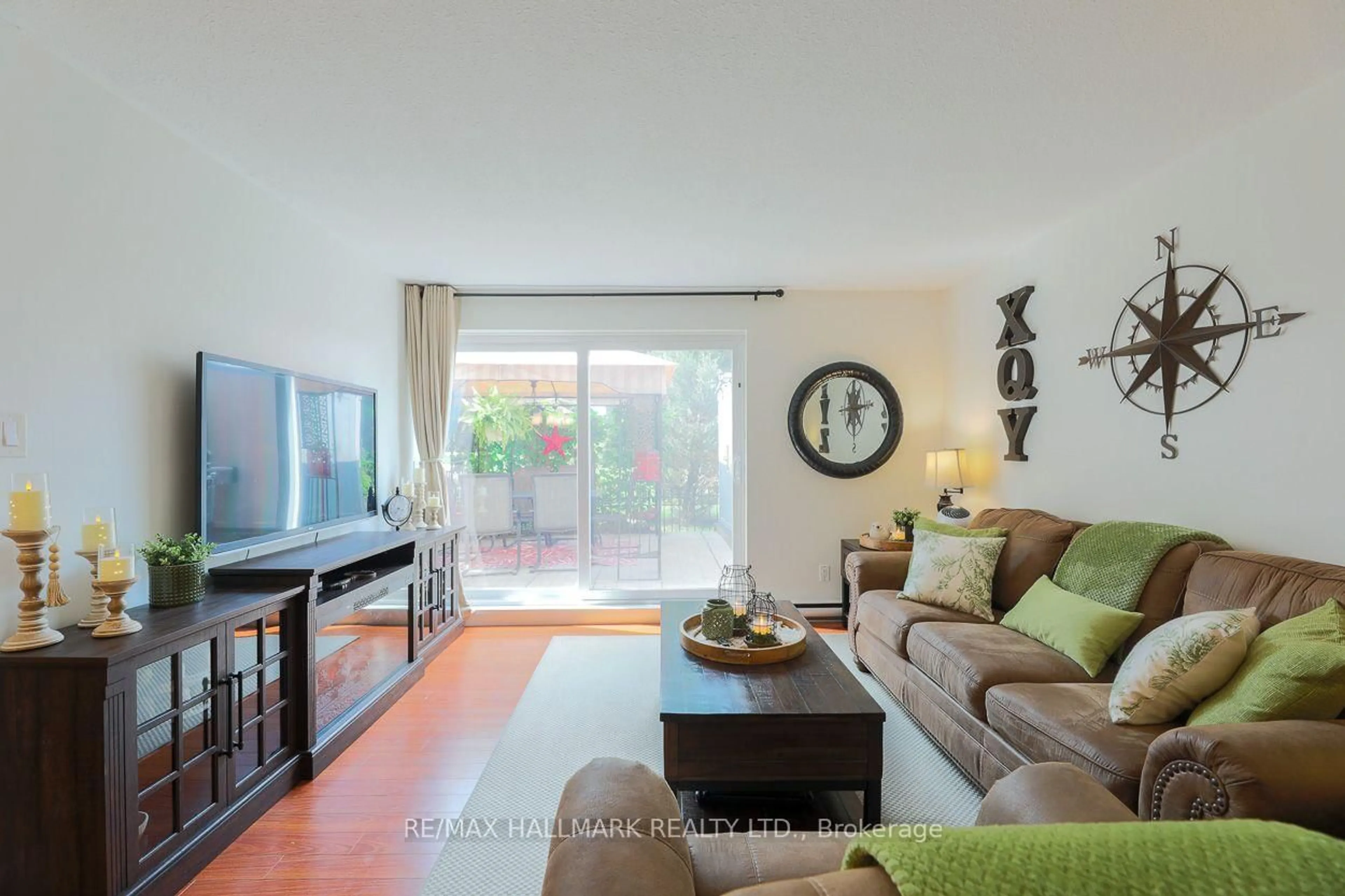 Living room with furniture, unknown for 3060 Constitution Blvd #264, Mississauga Ontario L4Y 3X8