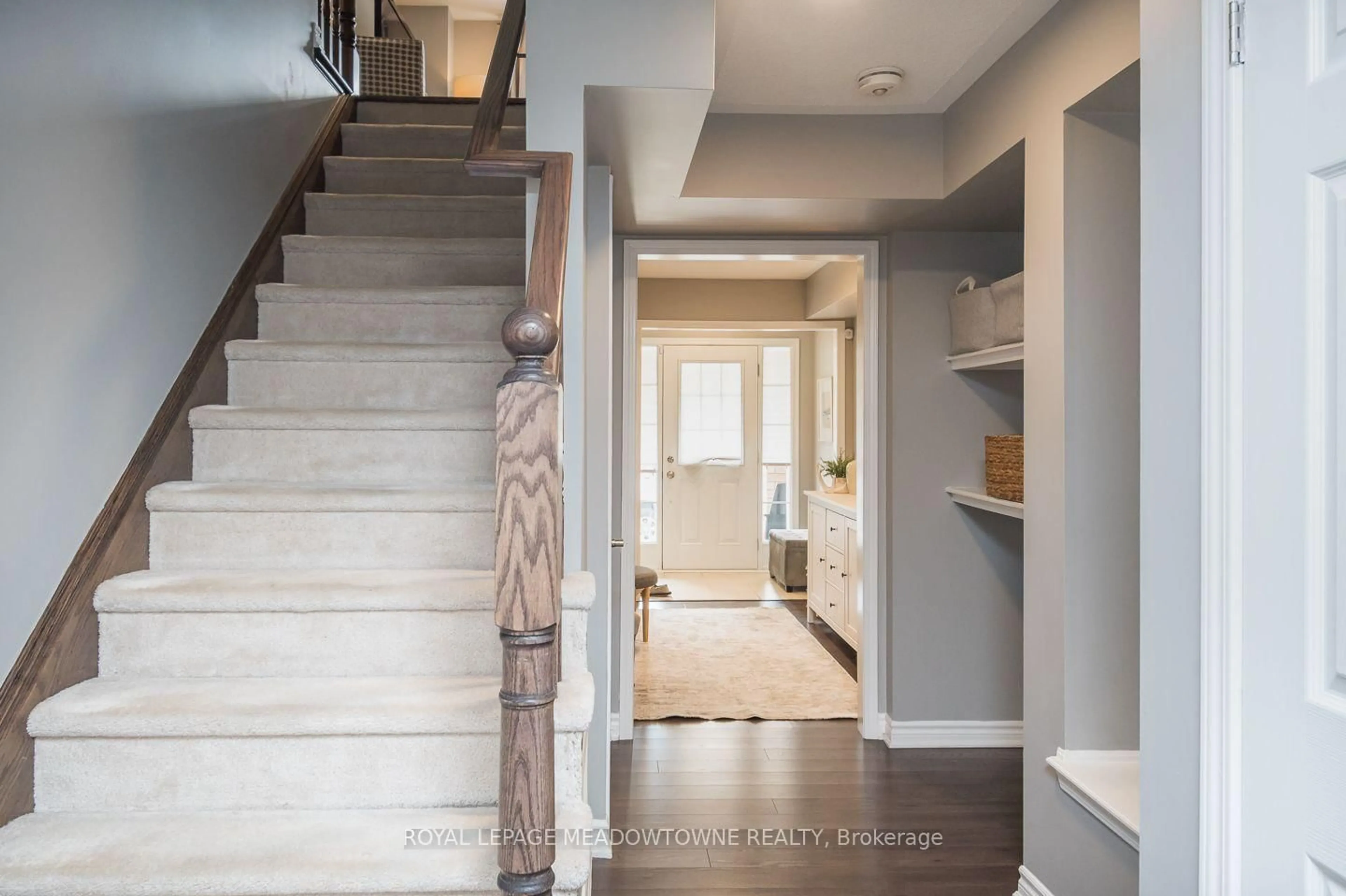 Indoor entryway for 275 Eves Gate, Milton Ontario L9E 0A2