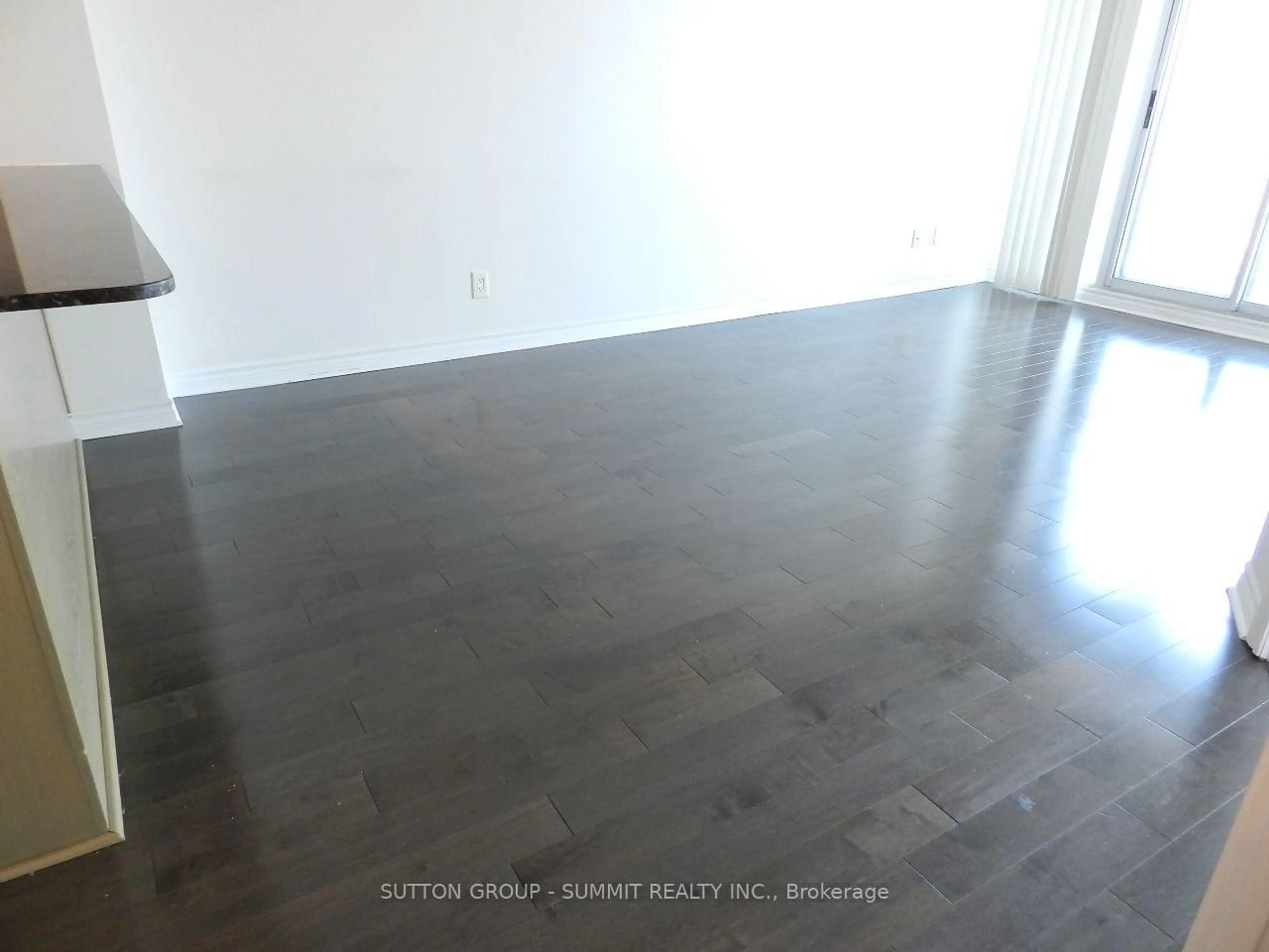 A pic of a room for 3504 HURONTARIO St #1003, Mississauga Ontario L5B 1P2
