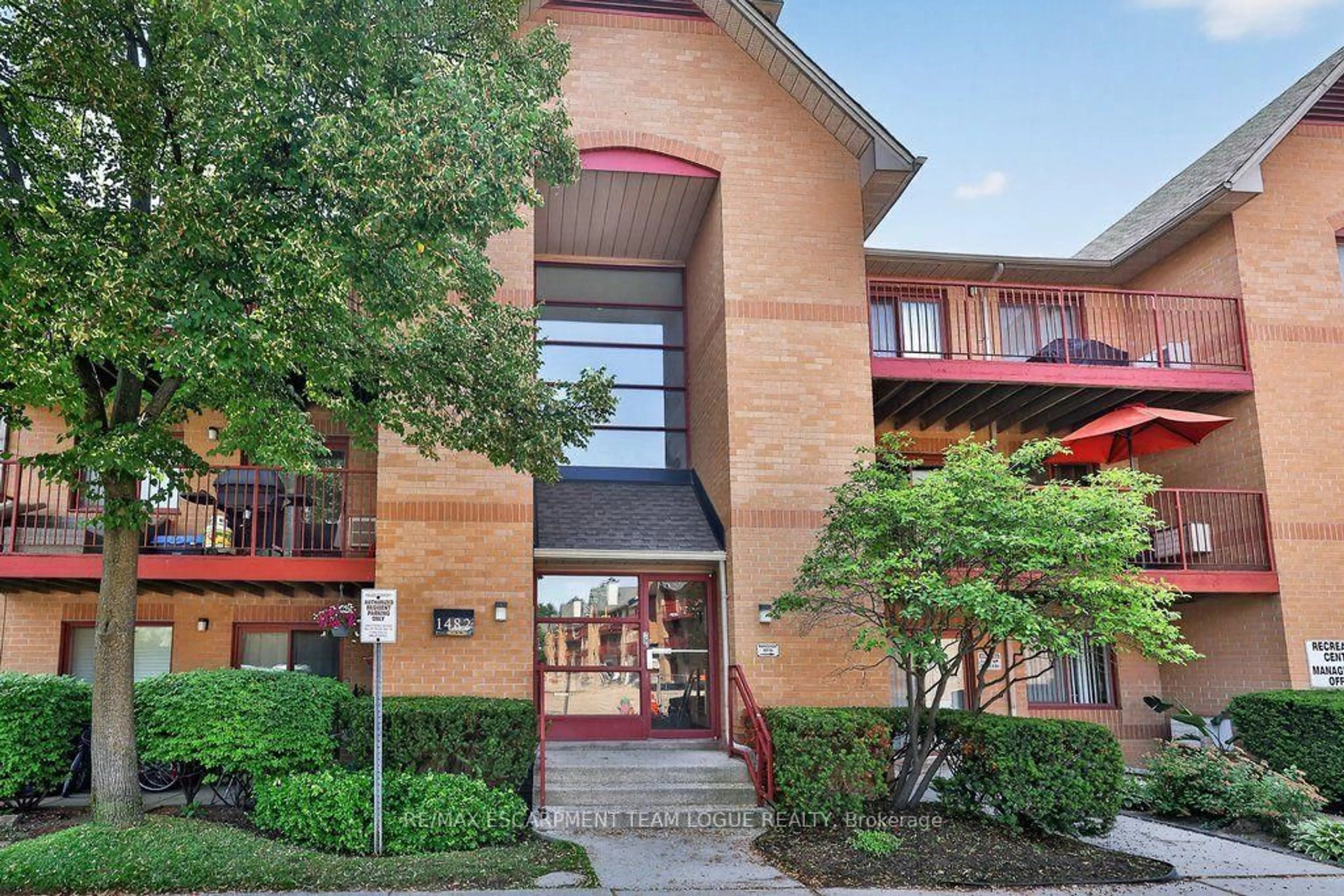Indoor foyer for 1482 Pilgrims Way #1531, Oakville Ontario L6M 3G7