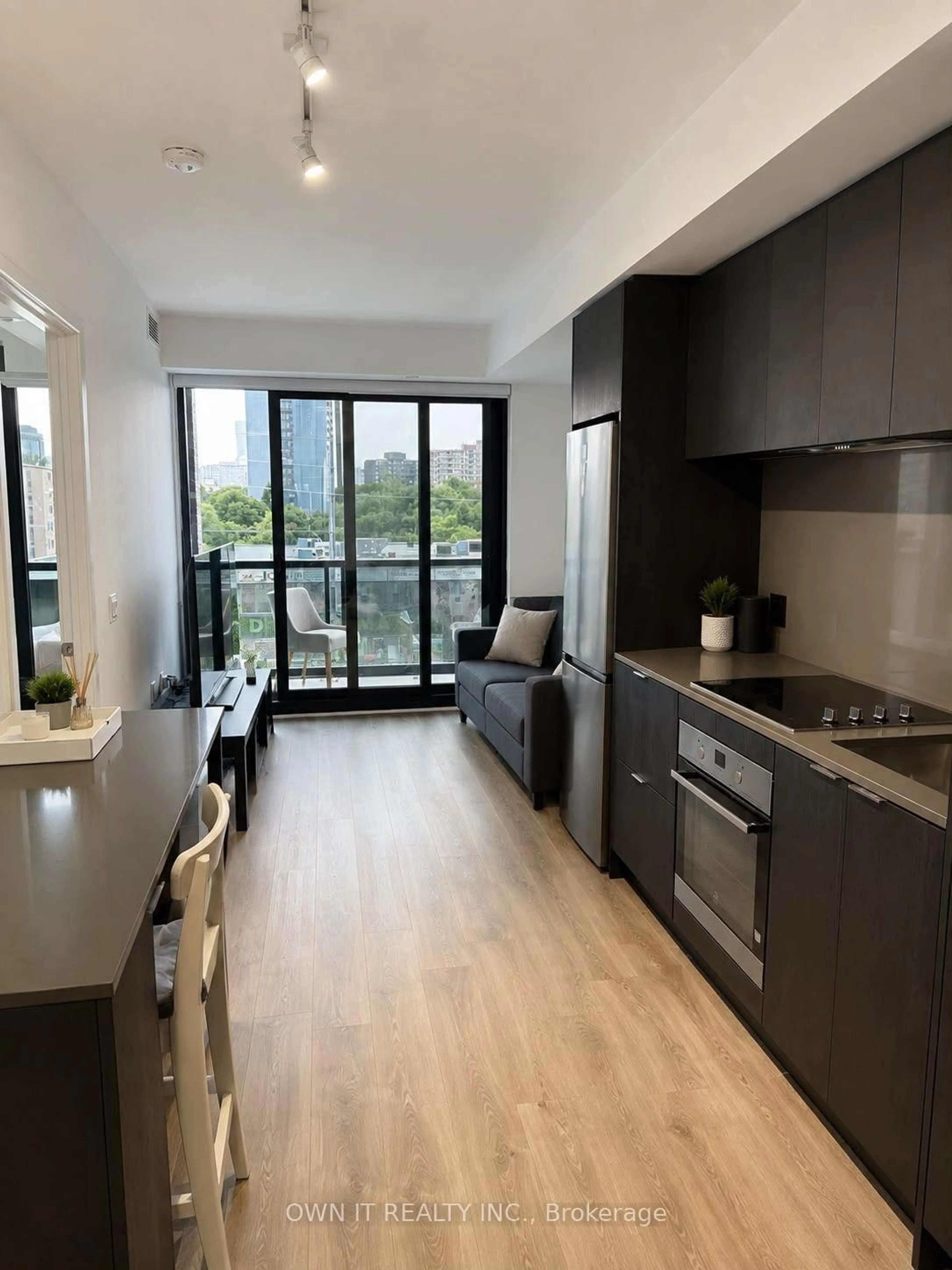 Unknown for 86 Dundas St #403, Mississauga Ontario L5B 1H3